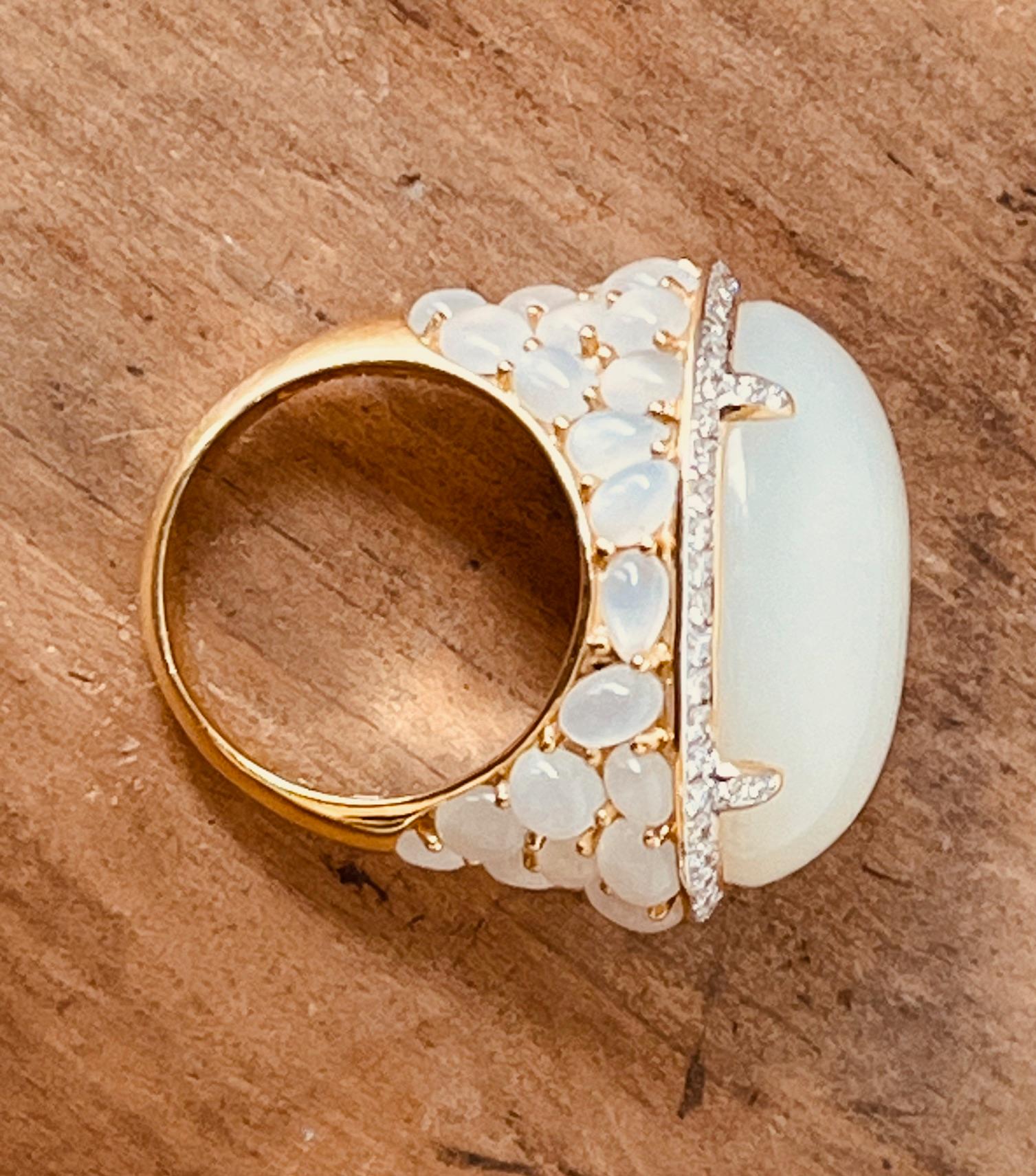 18ct Yellow Gold Ring Set With A Moonstone Cabochon Surrounded By 80ct Diamonds For Sale 7