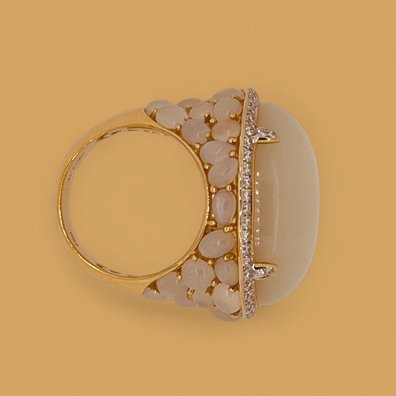 18ct Yellow Gold Ring Set With A Moonstone Cabochon Surrounded By 80ct Diamonds For Sale 11