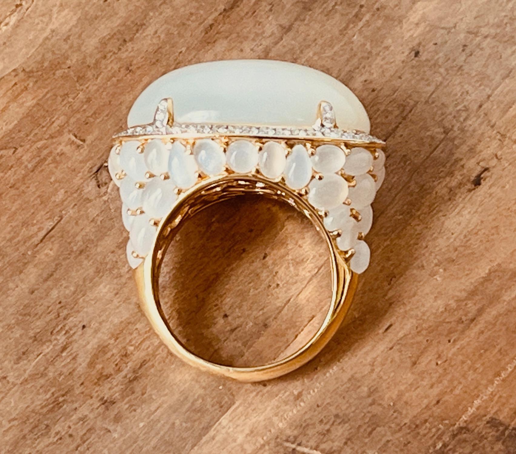 18ct Yellow Gold Ring Set With A Moonstone Cabochon Surrounded By 80ct Diamonds For Sale 1