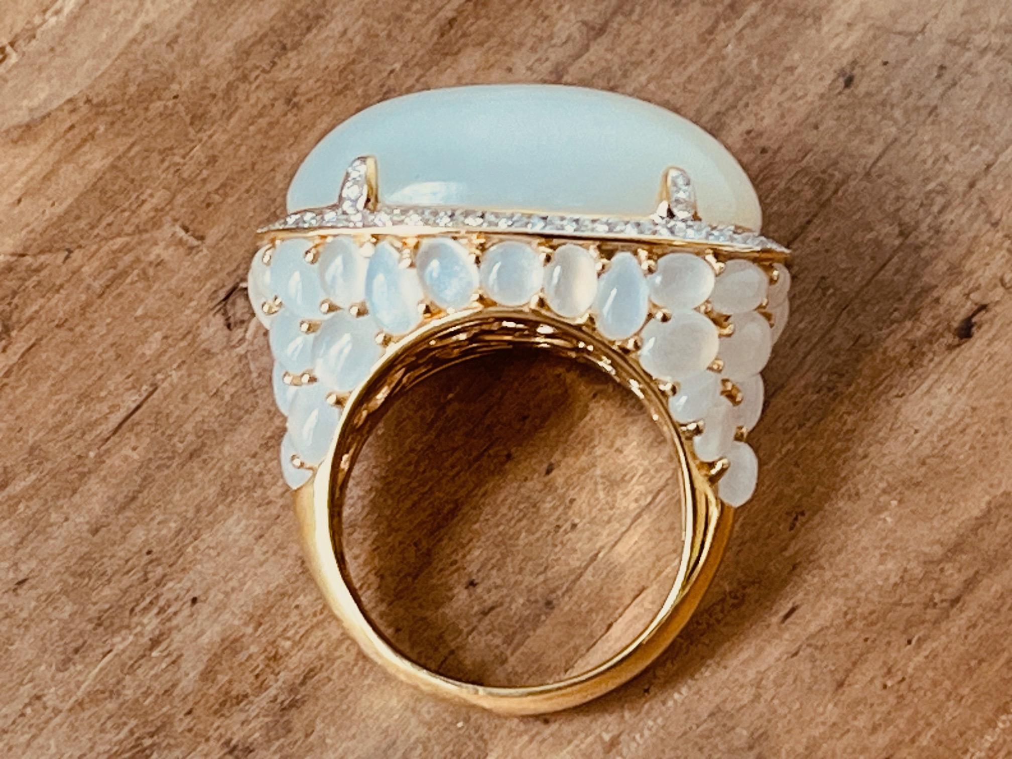 18ct Yellow Gold Ring Set With A Moonstone Cabochon Surrounded By 80ct Diamonds For Sale 2