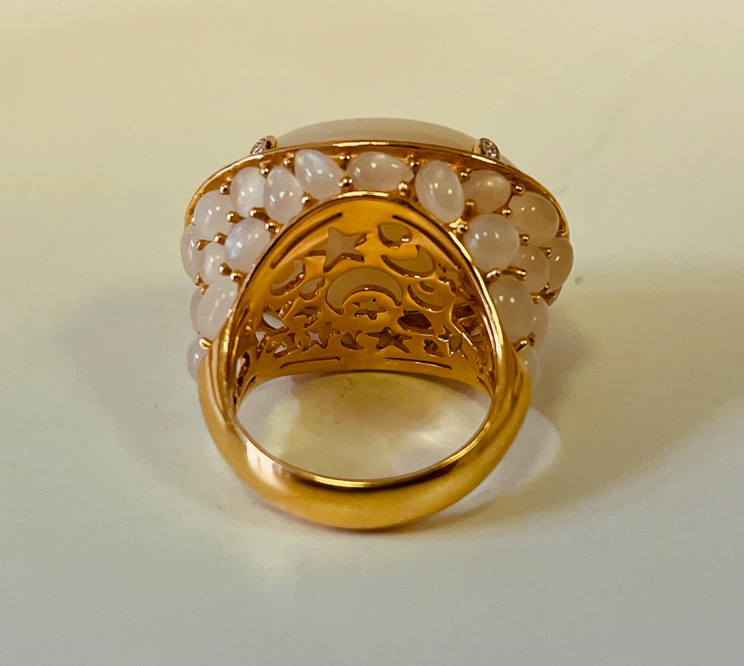 18ct Yellow Gold Ring Set With A Moonstone Cabochon Surrounded By 80ct Diamonds For Sale 3