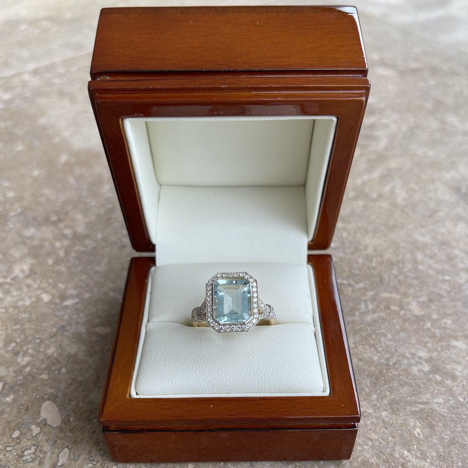 For Sale:  18ct Yellow Gold Ring with 3.45ct Aquamarine and Diamond 7