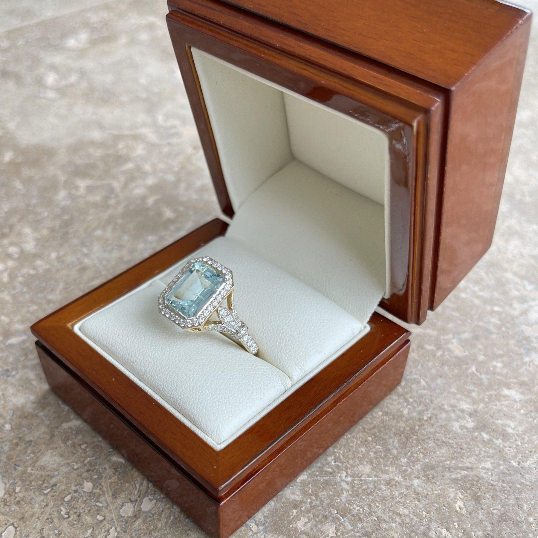 For Sale:  18ct Yellow Gold Ring with 3.45ct Aquamarine and Diamond 8