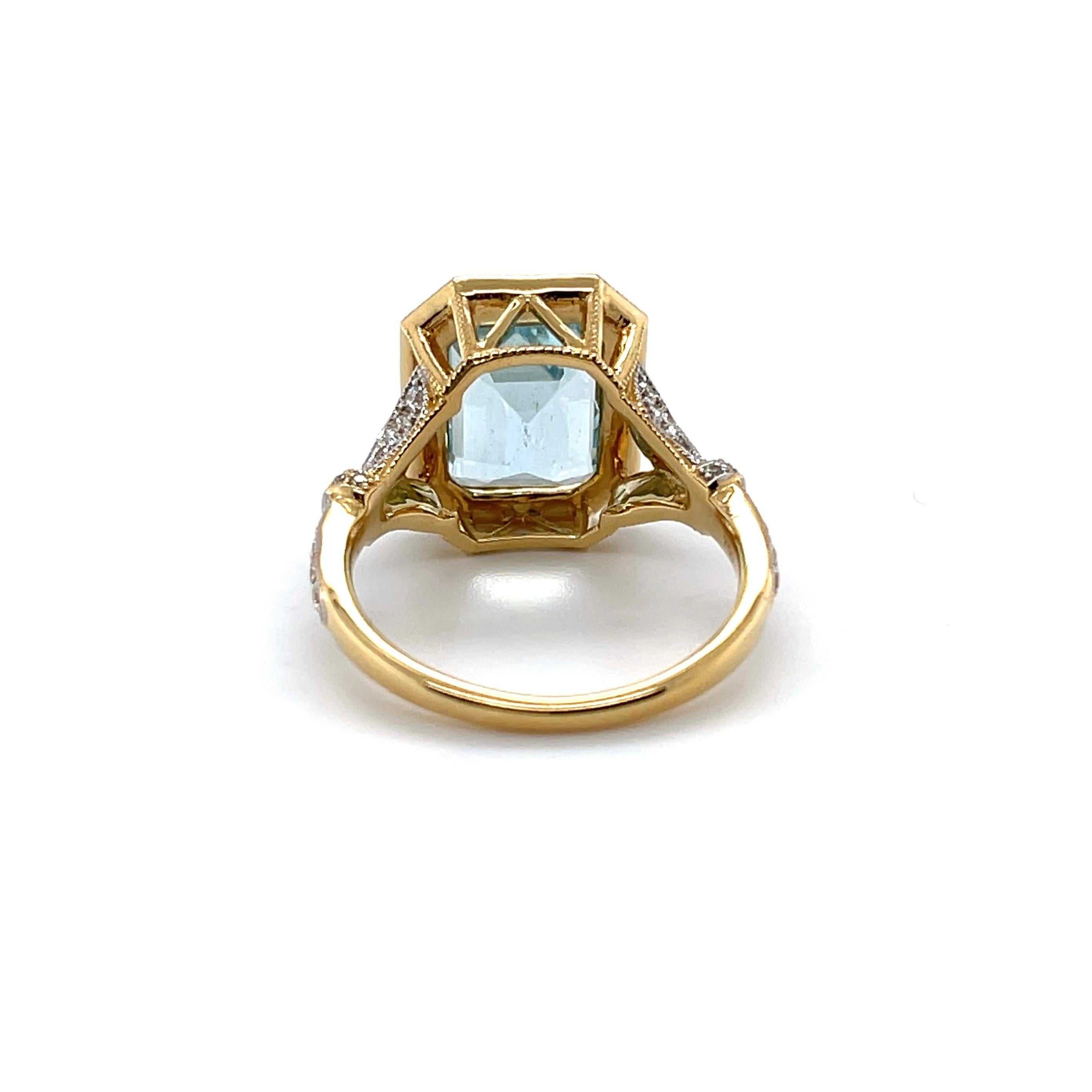 For Sale:  18ct Yellow Gold Ring with 3.45ct Aquamarine and Diamond 4