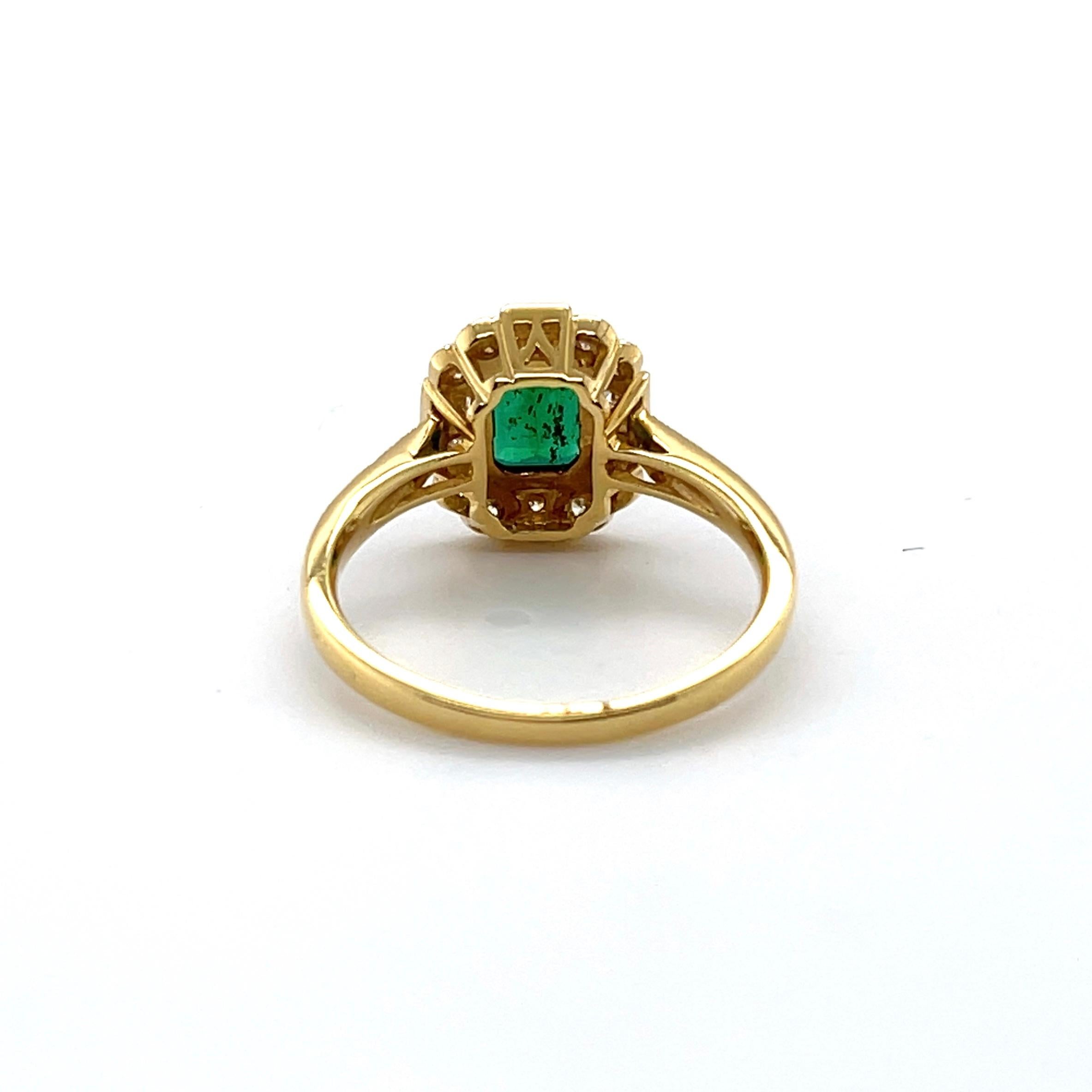 For Sale:  18ct Yellow Gold Ring with Colombian Emerald and Diamond 4