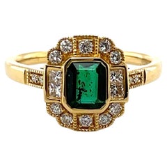 18ct Yellow Gold Ring with Colombian Emerald and Diamond
