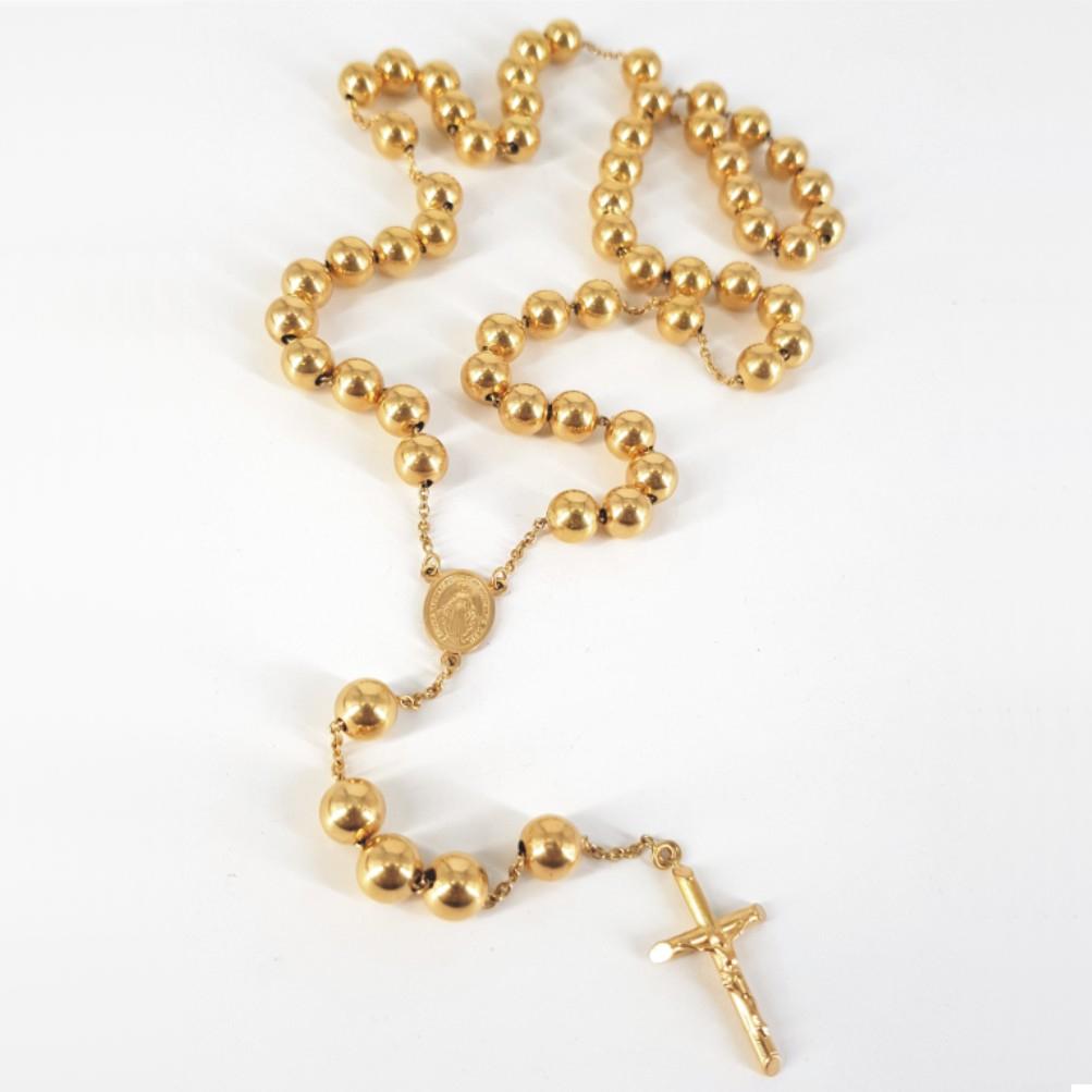 Dieser wunderschöne Rosenkranz ist in 18 Karat Gelbgold gefasst, wiegt 33,15 Gramm und ist 42,5 cm lang.