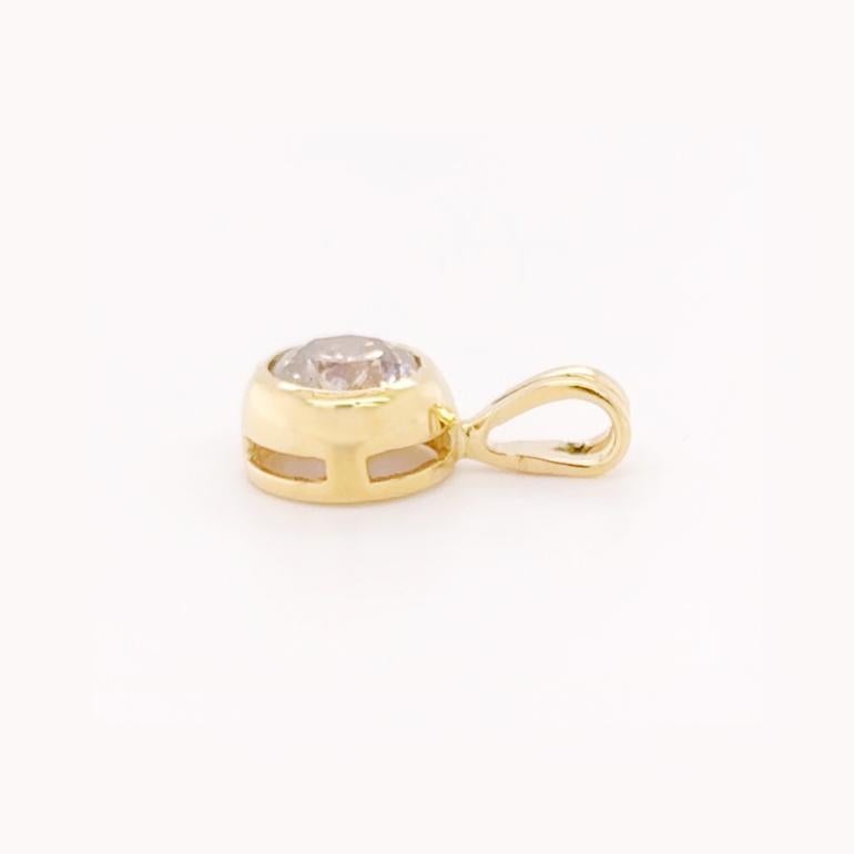 Colgante Solitario de Diamante Cognac Brillante Redondo de Oro Amarillo de 18 ct Contemporáneo en venta