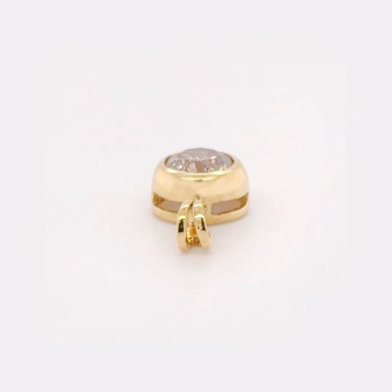 Colgante Solitario de Diamante Cognac Brillante Redondo de Oro Amarillo de 18 ct Corte redondo en venta