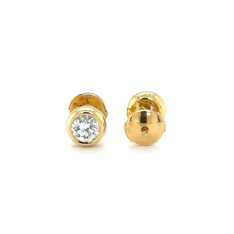 Luminosi e scintillanti orecchini a perno con diamanti incastonati in oro giallo 18 ct, perfetti per il giorno e per la sera.

Queste pietre sono davvero vivaci!  Questi orecchini scintillano nella montatura altamente lucida e sono un accessorio di