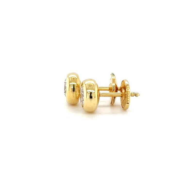 Taglio rotondo Orecchini a perno con diamante tondo e brillante in oro giallo 18 ct. in vendita