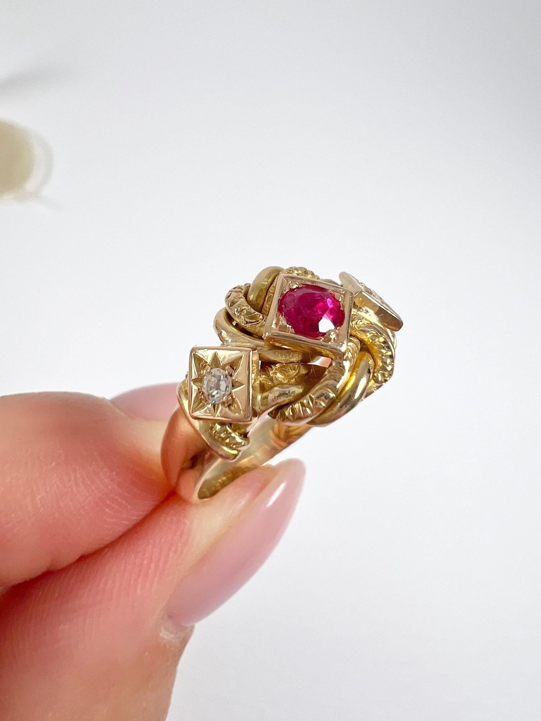 Anillo de oro amarillo de 18 ct con rubí y diamantes en forma de nudo, Hallmarked Birmingham 1916 en venta 6