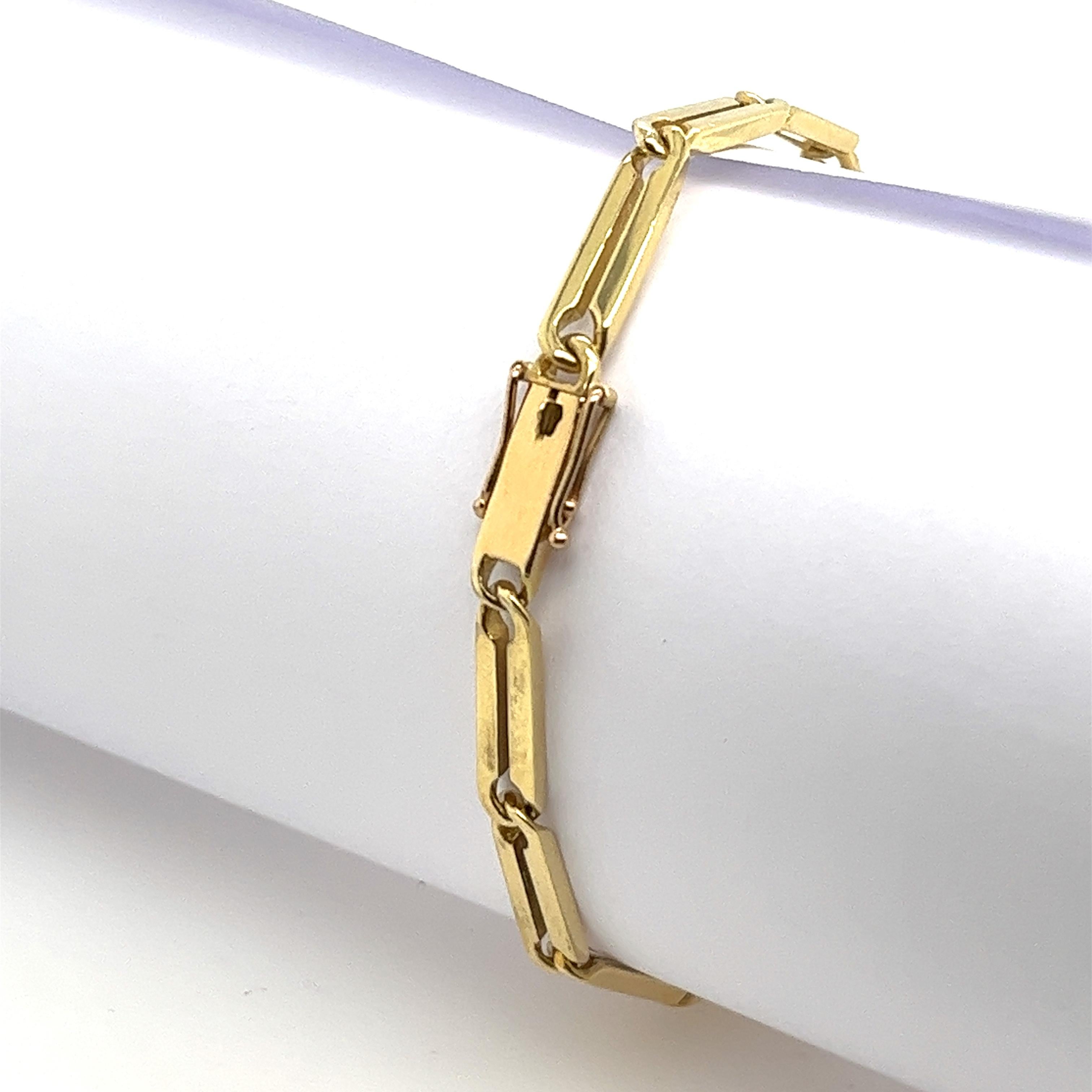Armband aus 18 Karat Gelbgold mit Rubin und Diamanten, gefasst mit 1,50 Karat Diamanten und 1,75 Karat Rubin im Zustand „Hervorragend“ in London, GB
