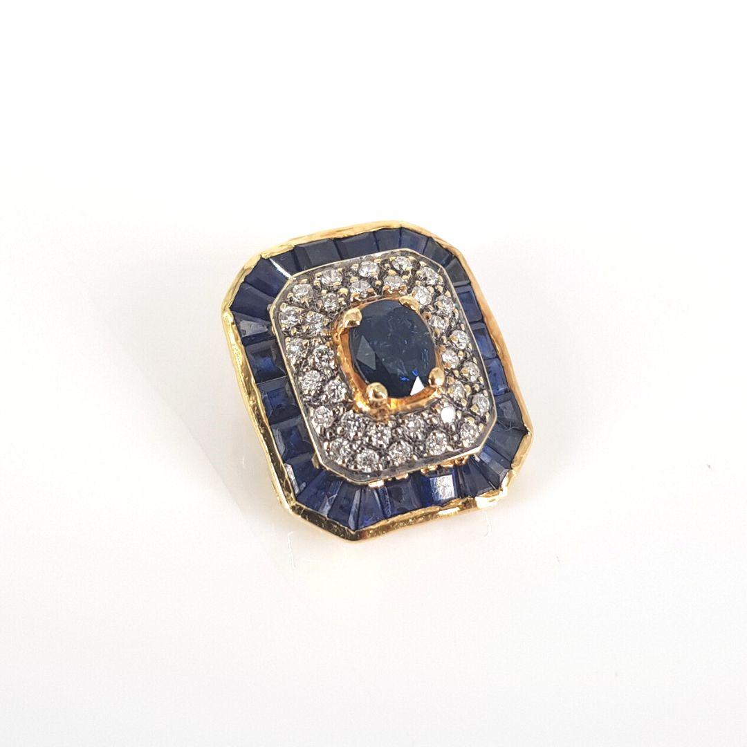 Item Attributes:
Weight:                             3.6g
Metal Colour:		Yellow gold
Metal Stamp:		18ct
Stone Attributes
Number of stones:	1 x Oval Sapphire
Carat Weight:		0.50ct
Number of stones:	32 x Diamond
Carat