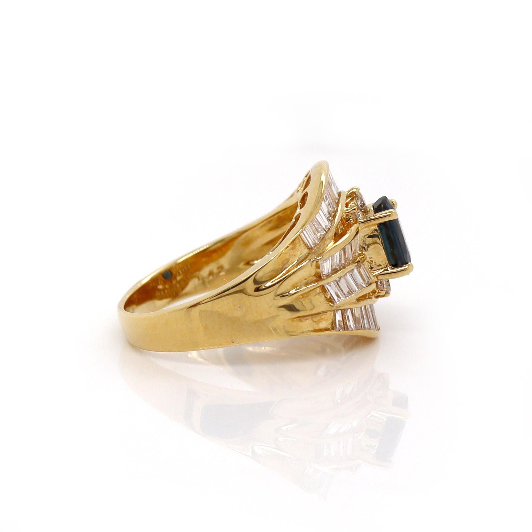 Taille ovale Bague en or jaune 18 carats, saphir et diamants en vente