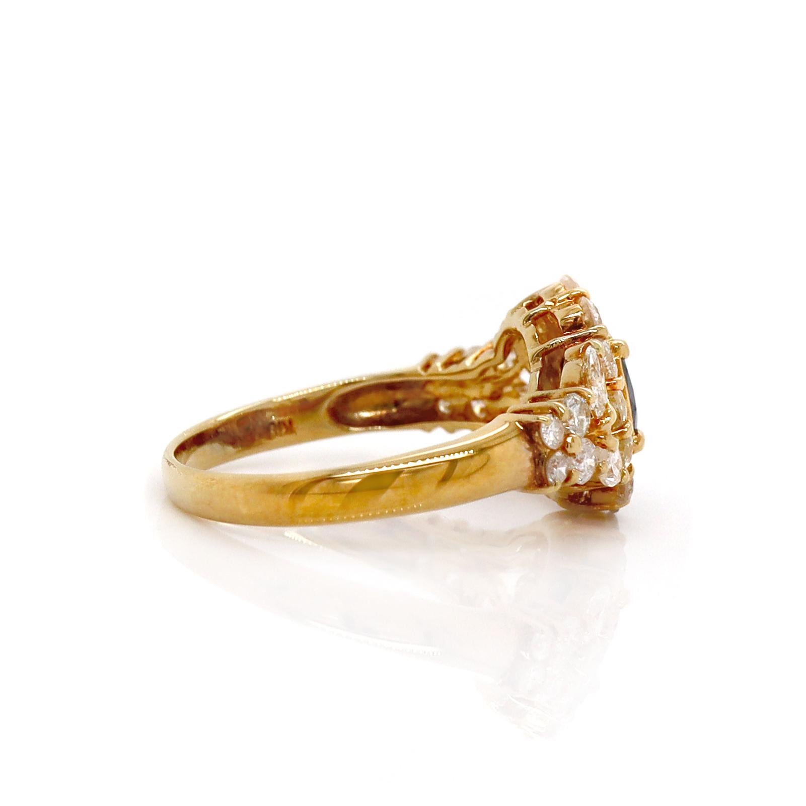 Taille ovale Bague en or jaune 18 carats, saphir et diamants en vente
