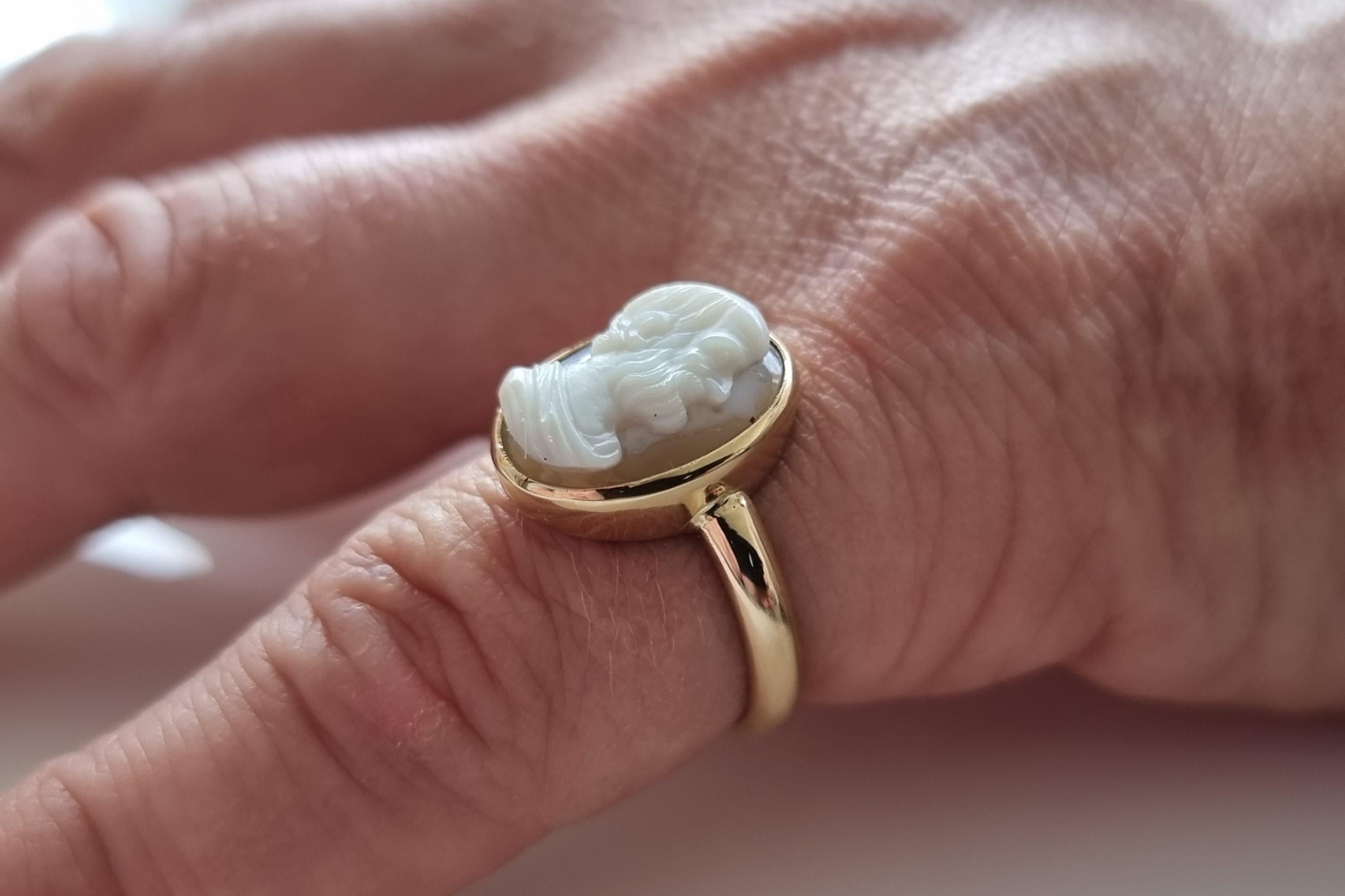 Anello con cammeo di sardonica in oro giallo 18 carati in vendita 6