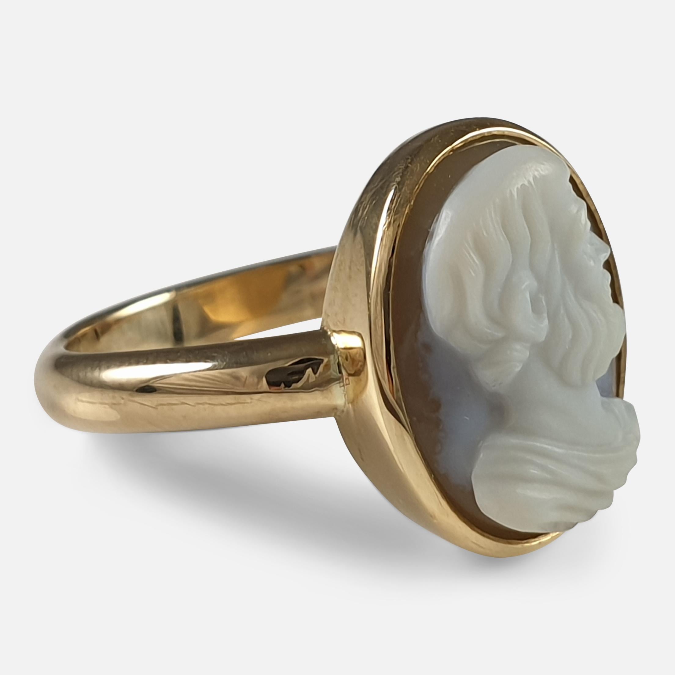 Anello con cammeo di sardonica in oro giallo 18 carati In condizioni buone in vendita a Glasgow, GB