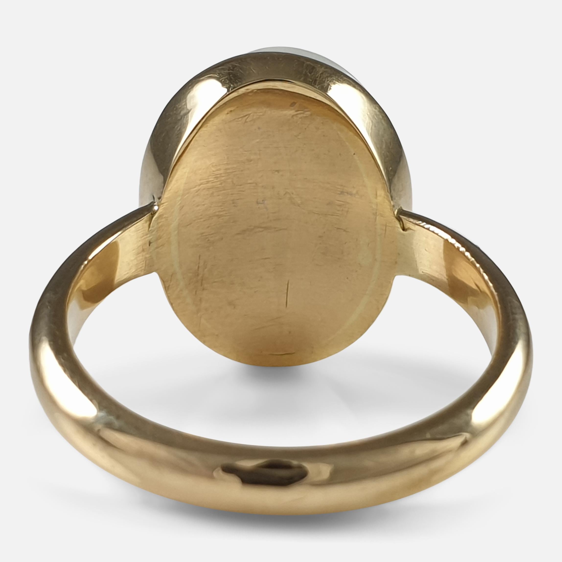 Anello con cammeo di sardonica in oro giallo 18 carati in vendita 1