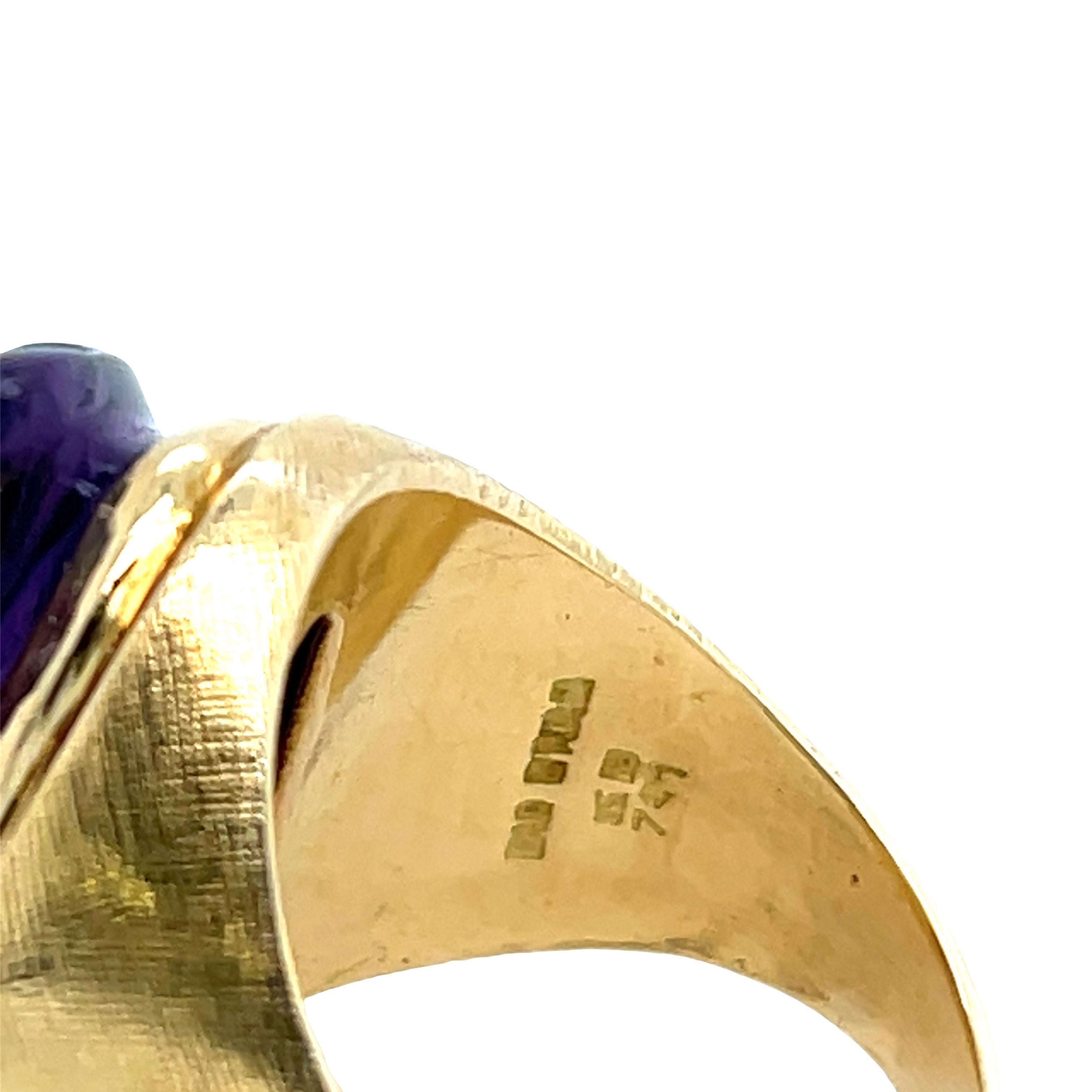 Bague chevalière en or jaune 18ct sertie d'une améthyste cabochon naturelle Excellent état - En vente à London, GB