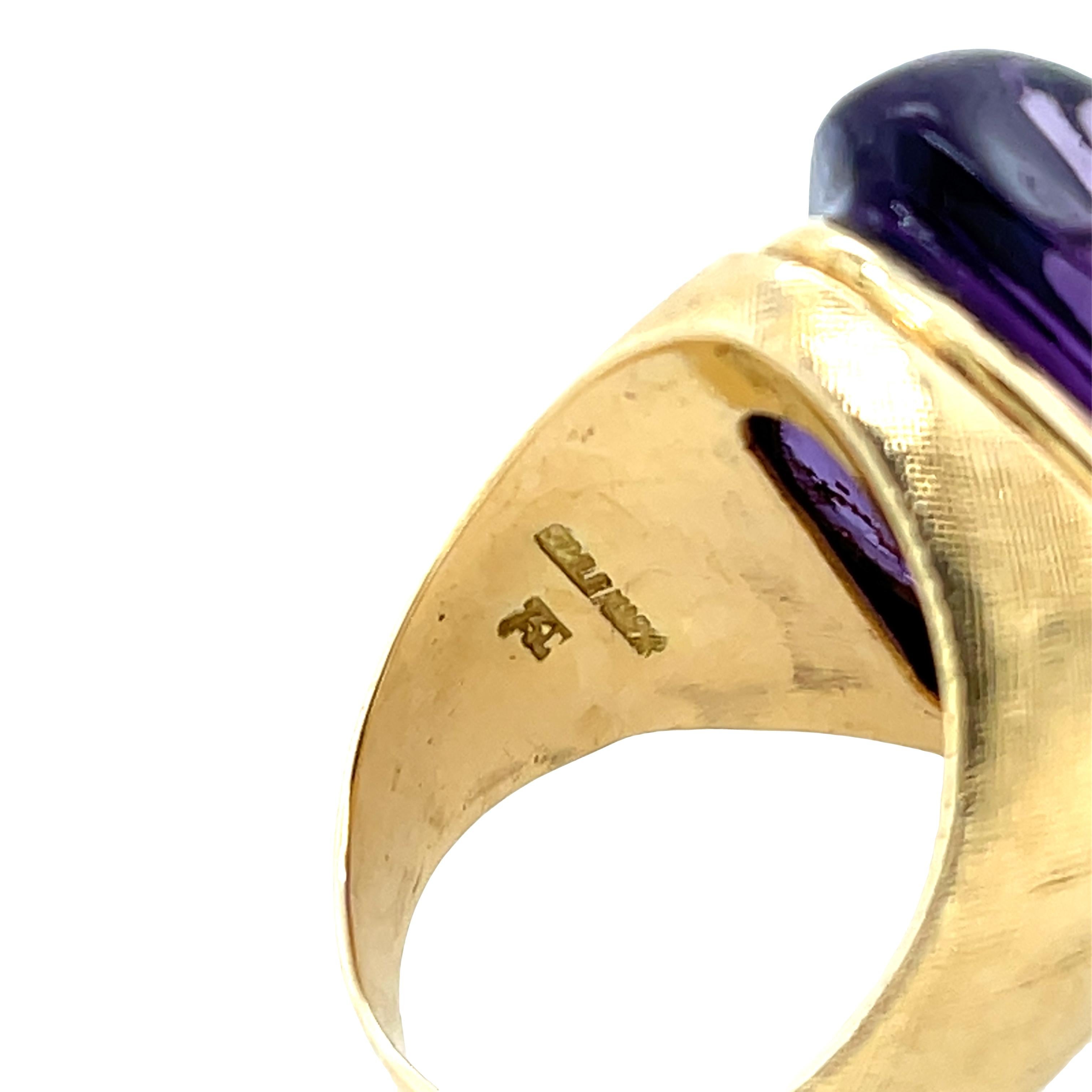 Bague chevalière en or jaune 18ct sertie d'une améthyste cabochon naturelle en vente 3