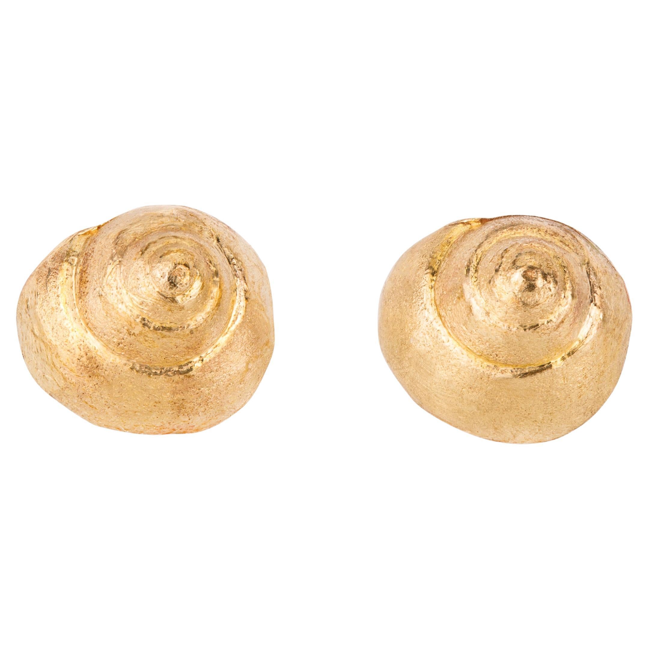 18ct yellow gold snail shell stud earrings  For Sale