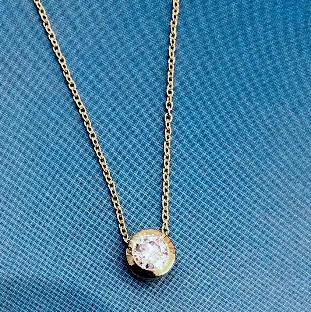 18ct Yellow Gold Solitaire Diamond Necklace 0.25ct pendant Rubover Bezel Chain In New Condition For Sale In Ilford, GB