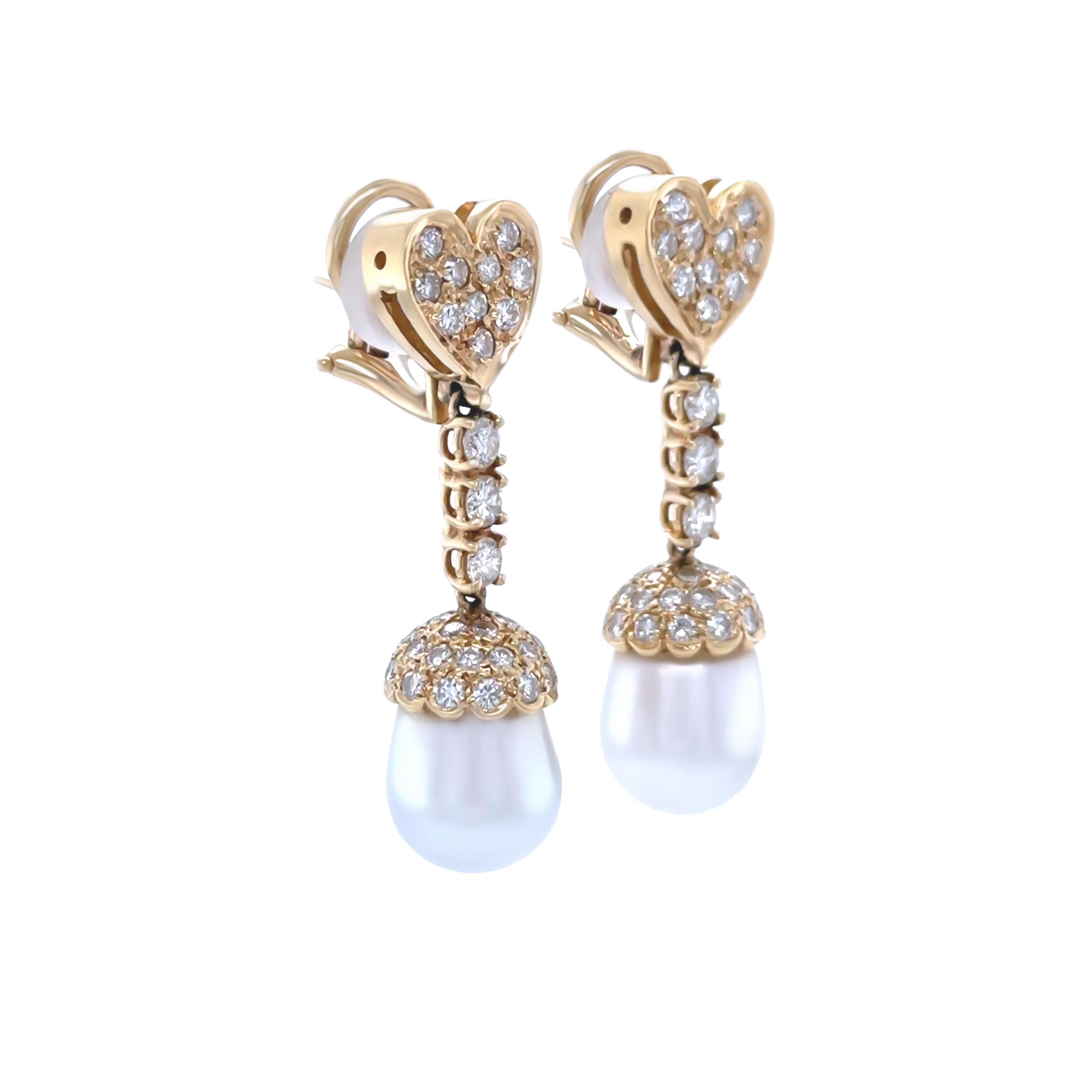 Taglio rotondo Orecchini a goccia in oro giallo 18ct con perle dei mari del sud e diamanti 1,80ct in vendita