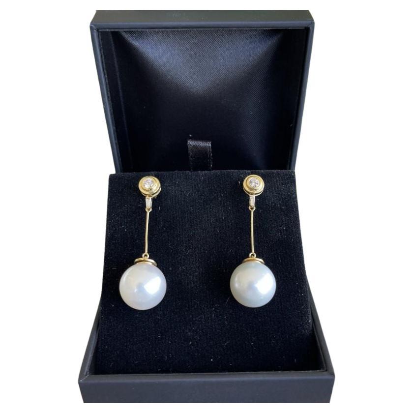 18 Karat Gelbgold Südseeperlen- und Diamant-Tropfen-Ohrringe (Brillantschliff) im Angebot