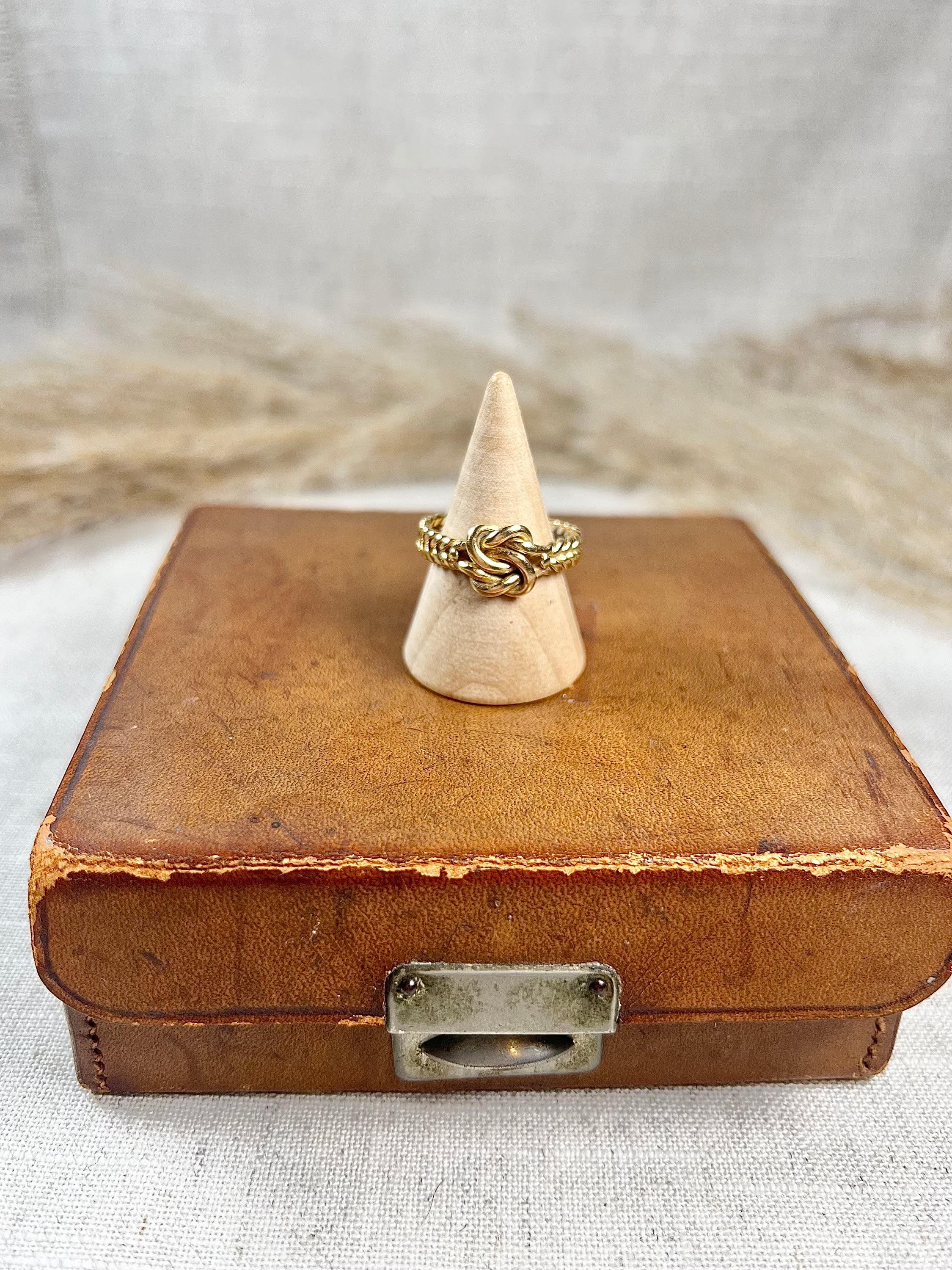 18ct Yellow Gold Stamped, Edwardian Lovers Knot Ring with Plaited Gold Band For Sale 2