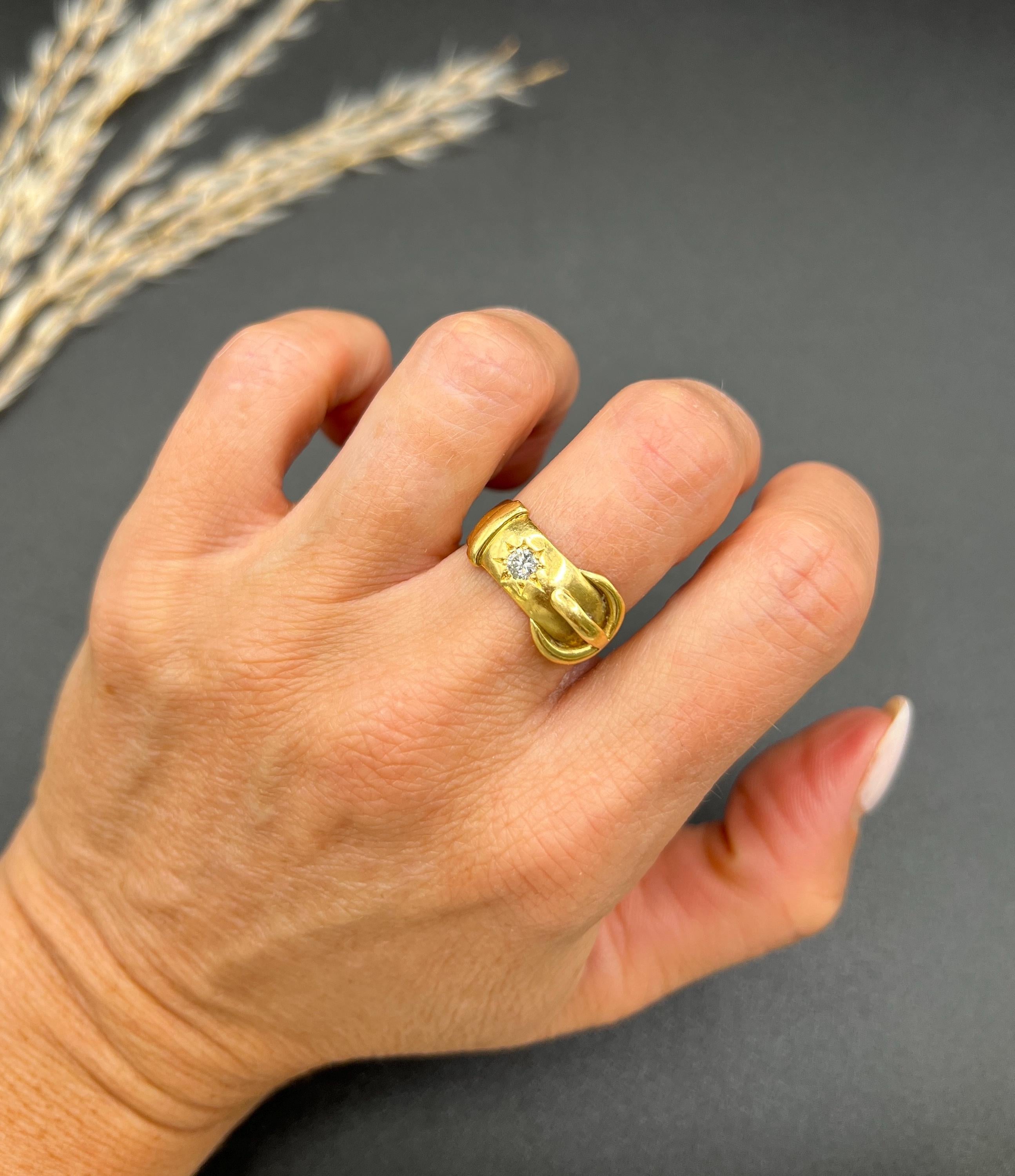 Taille brillant Boucle de ceinture en or jaune 18 carats, sertie de diamants en étoile, poinçonnée Chester 1917 en vente