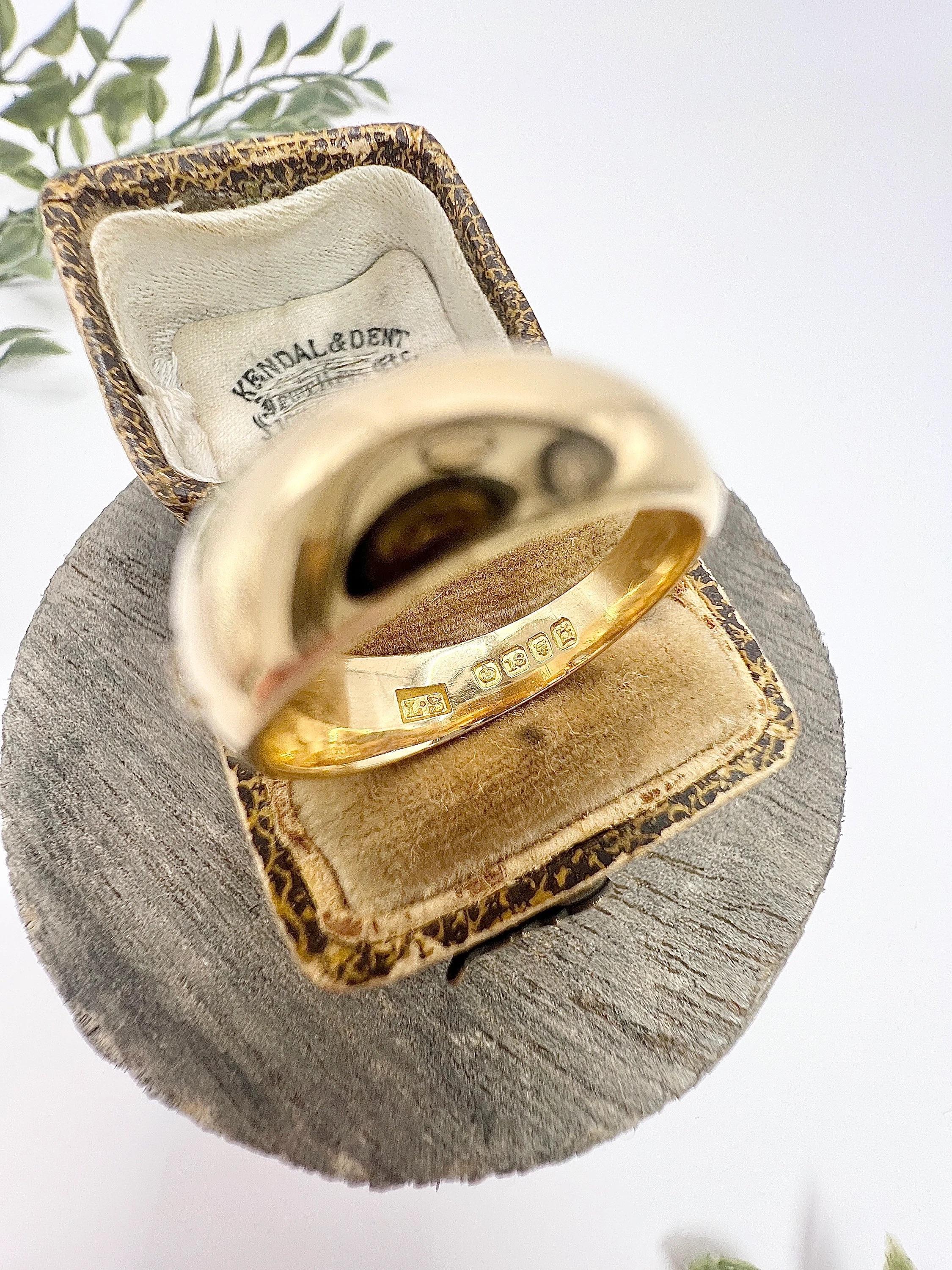 18ct Yellow Gold Star Set Diamond Single Stone Band Ring, Hallmarked London In Good Condition For Sale In Brighton, GB