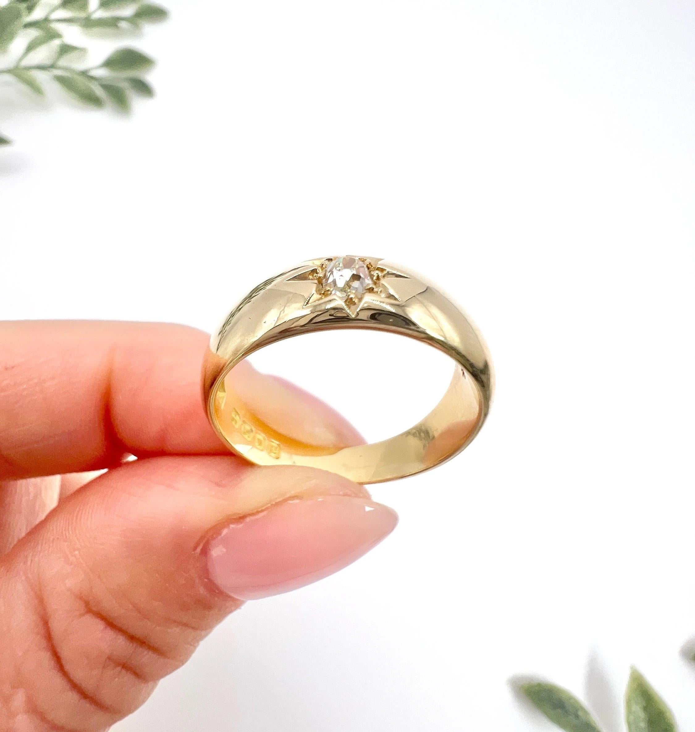 18ct Yellow Gold Star Set Diamond Single Stone Band Ring, Hallmarked London For Sale 1