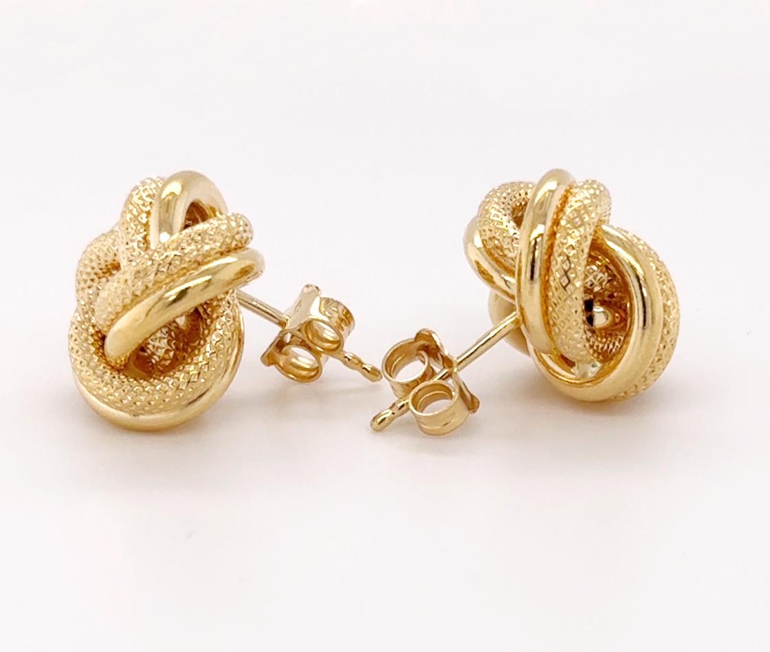 Fabulous pair of vintage 'love knot' earrings with post and butterfly back fittings.

With contrasting textured and polished bands forming each of the four quarters of the knot, these are lightweight on the ear and easy to wear.  Great day to