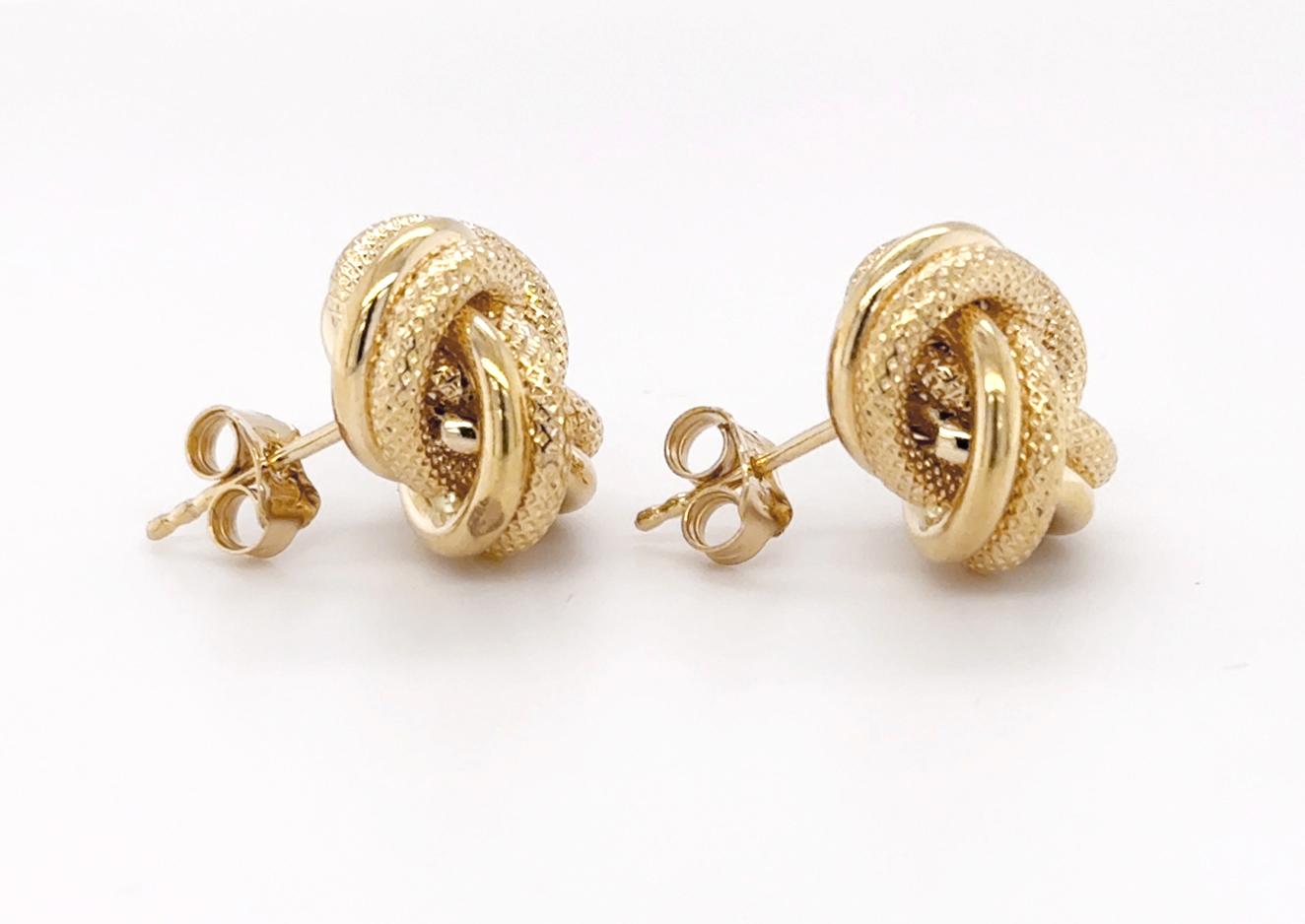 18ct Yellow Gold Textured Vintage Love Knot Stud Earrings In Excellent Condition For Sale In London, GB