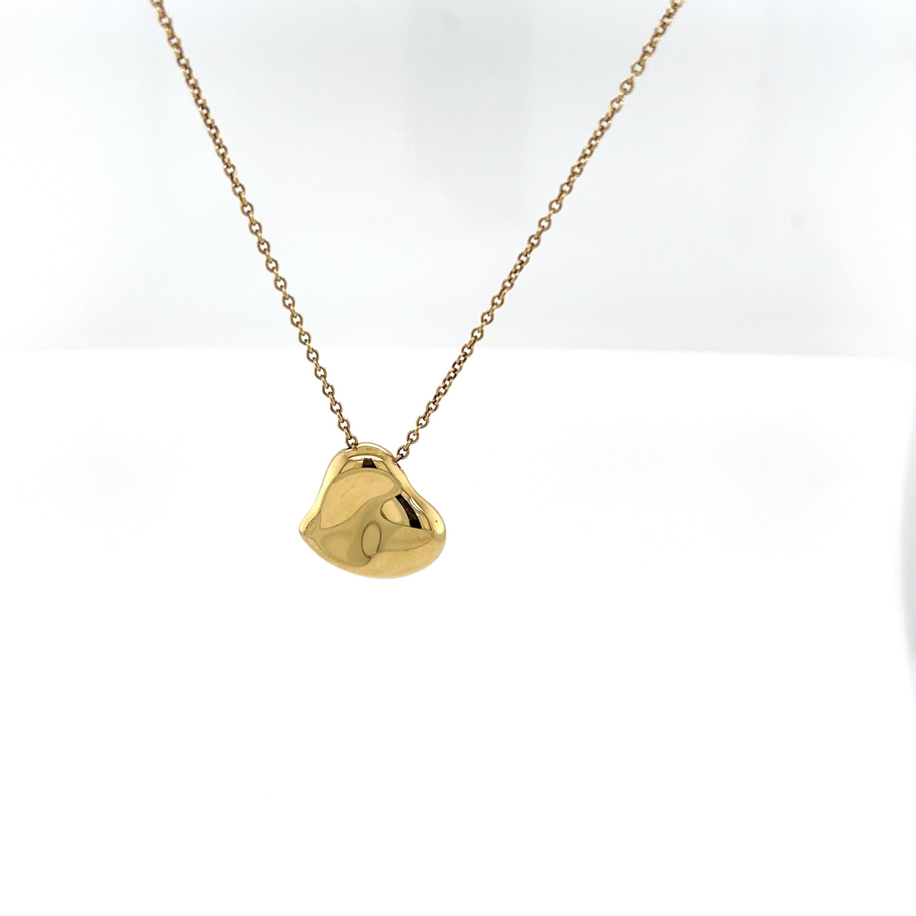 The simple, evocative shape of Elsa Peretti®  Heart designs celebrates the spirit of love. This elegant heart shape pendant is set in 18ct yellow gold suspended from 16