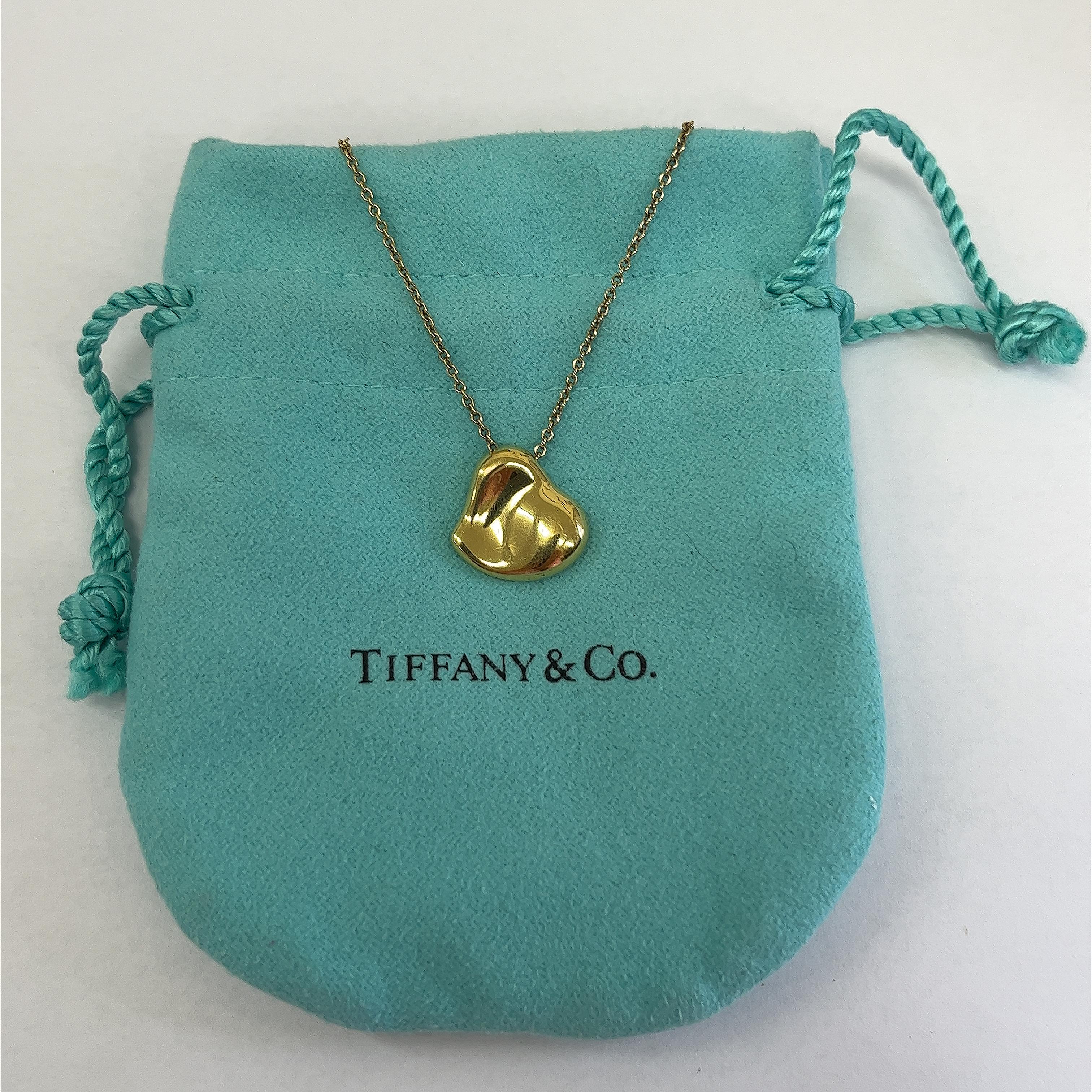 18ct Yellow Gold Tiffany & Co Elsa Peretti Heart Necklace For Sale 1