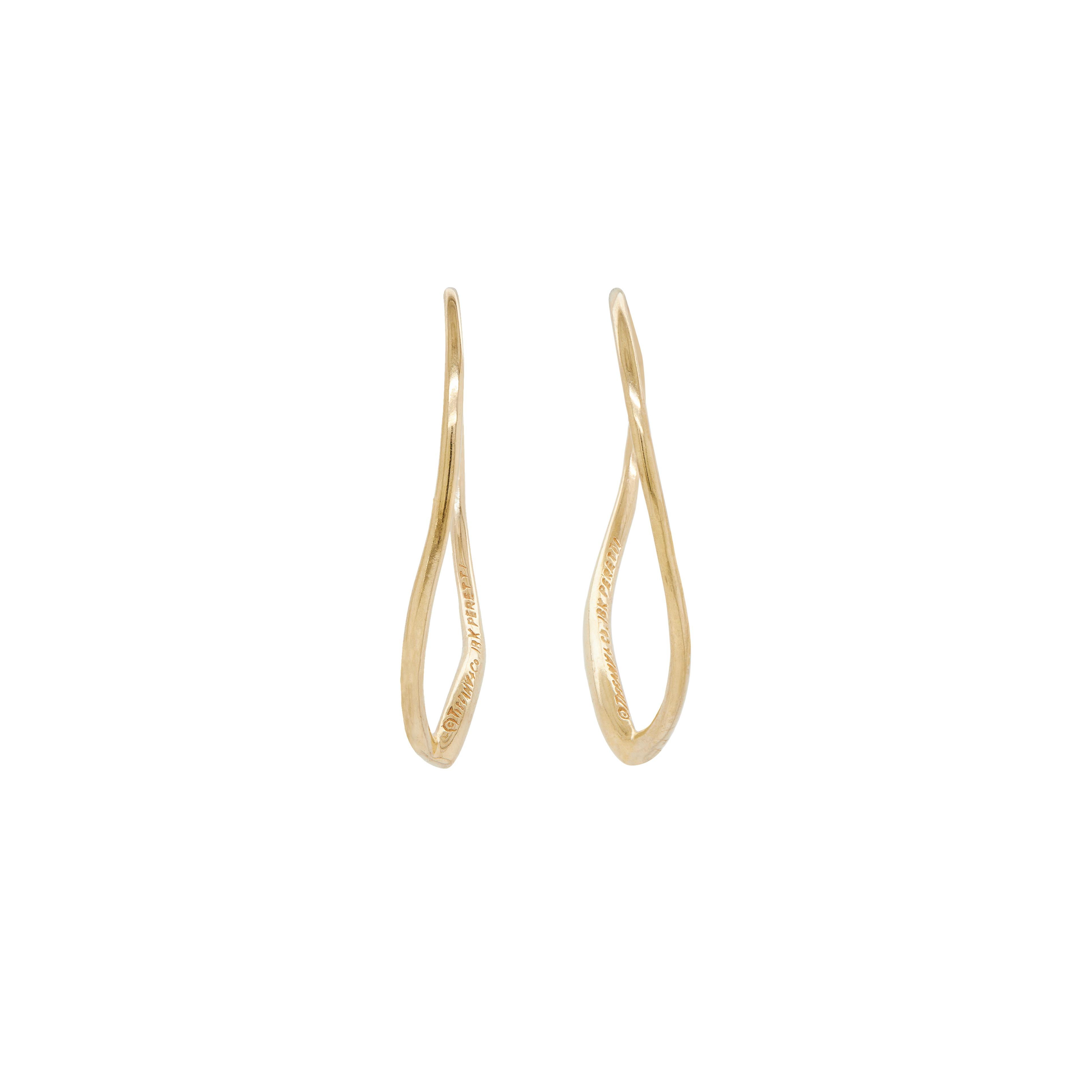 These gorgeous heart shaped hoops designed by the renowned Elsa Peretti for Tiffany & Co. are a modern classic and a piece of everyday luxury.

Expertly crafted in 18 carat yellow gold, these earrings are part of Peretti's signature open heart
