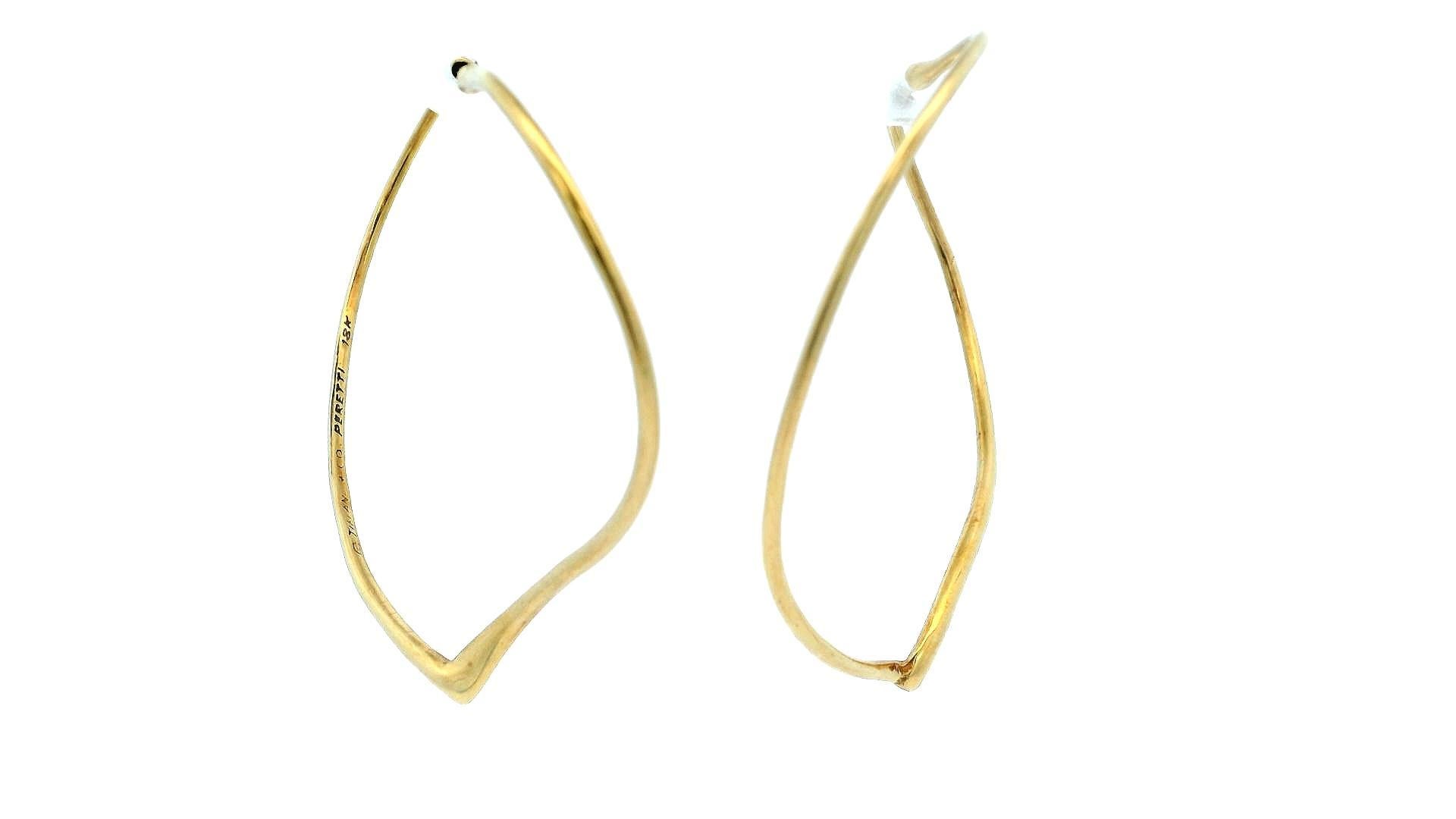 Contemporain Or jaune 18ct Tiffany & Co. Elsa Peretti Créoles en forme de cœur en vente