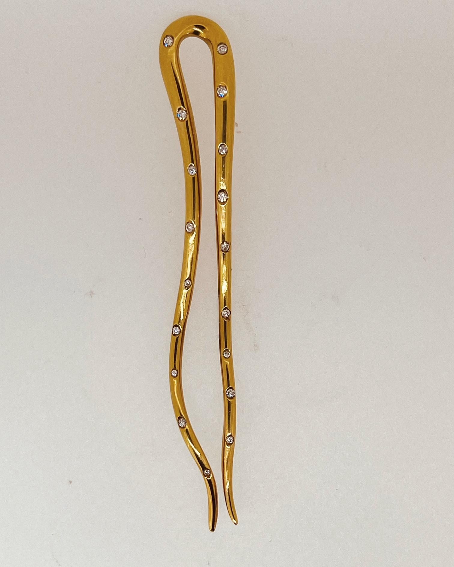 Round Cut 18ct Yellow Gold Undulating Choker With A 0.2ct Diamond Set Abstract Pendant For Sale