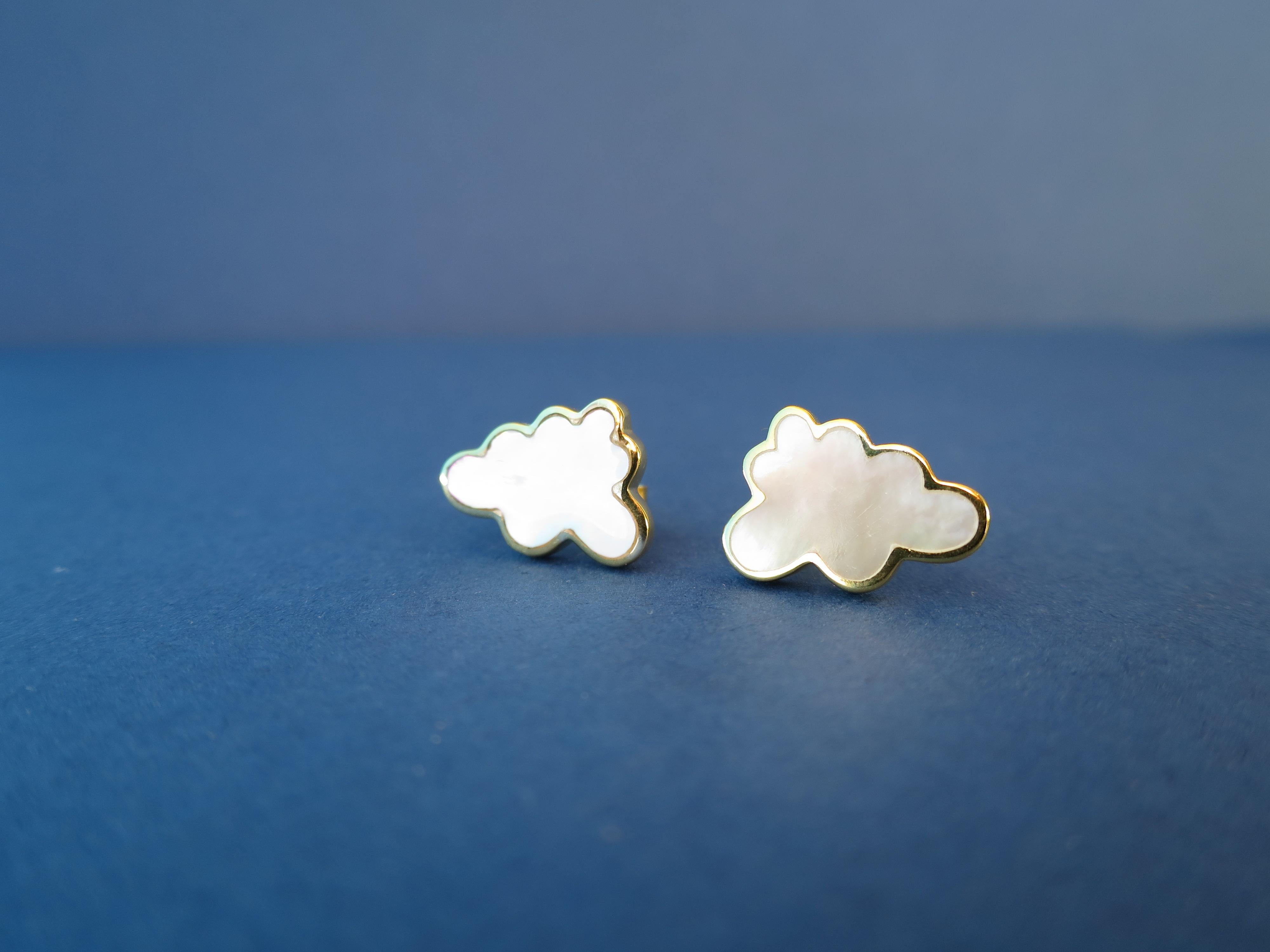 18ct Yellow Gold Vermeil and Mother of Pearl Cloud Earrings In New Condition For Sale In London, GB