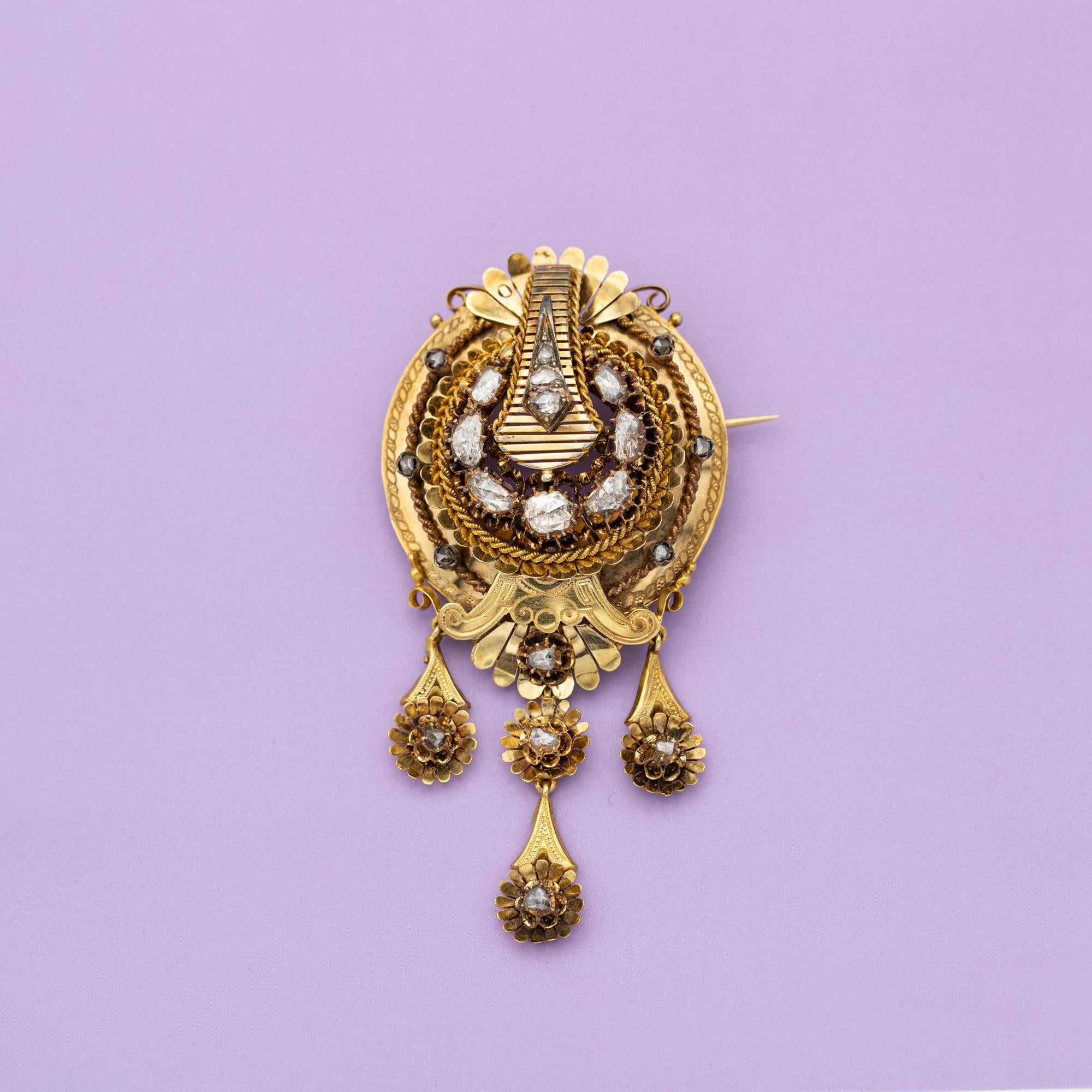 18ct yellow gold Victorian brooch - Large and heavy foiled back diamond heirloom For Sale 11