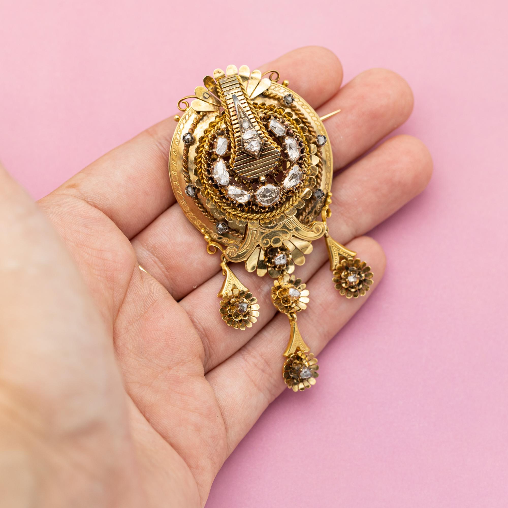 18ct yellow gold Victorian brooch - Large and heavy foiled back diamond heirloom For Sale 1