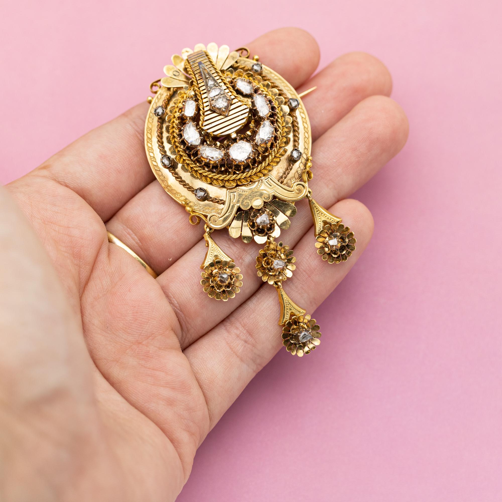 18ct yellow gold Victorian brooch - Large and heavy foiled back diamond heirloom For Sale 2