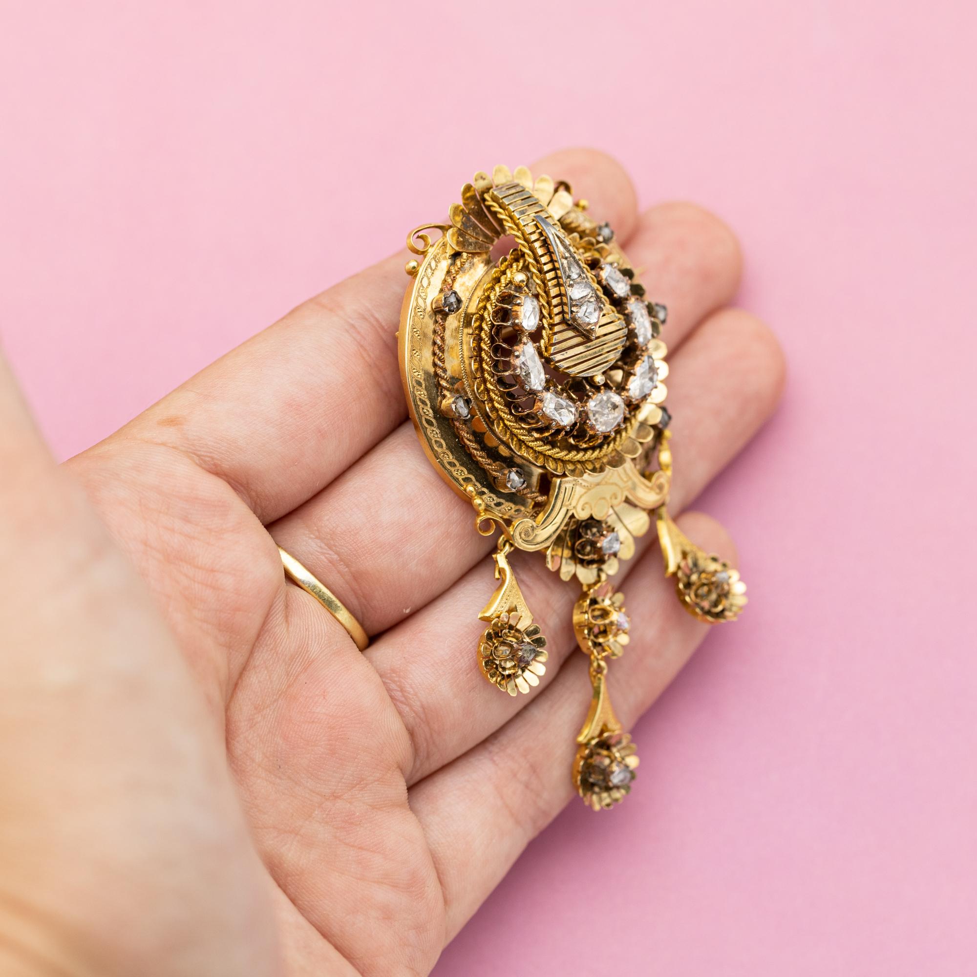 Broche victorienne en or jaune 18ct - Large et lourd diamant à l'arrière en feuille Heirloom en vente 2