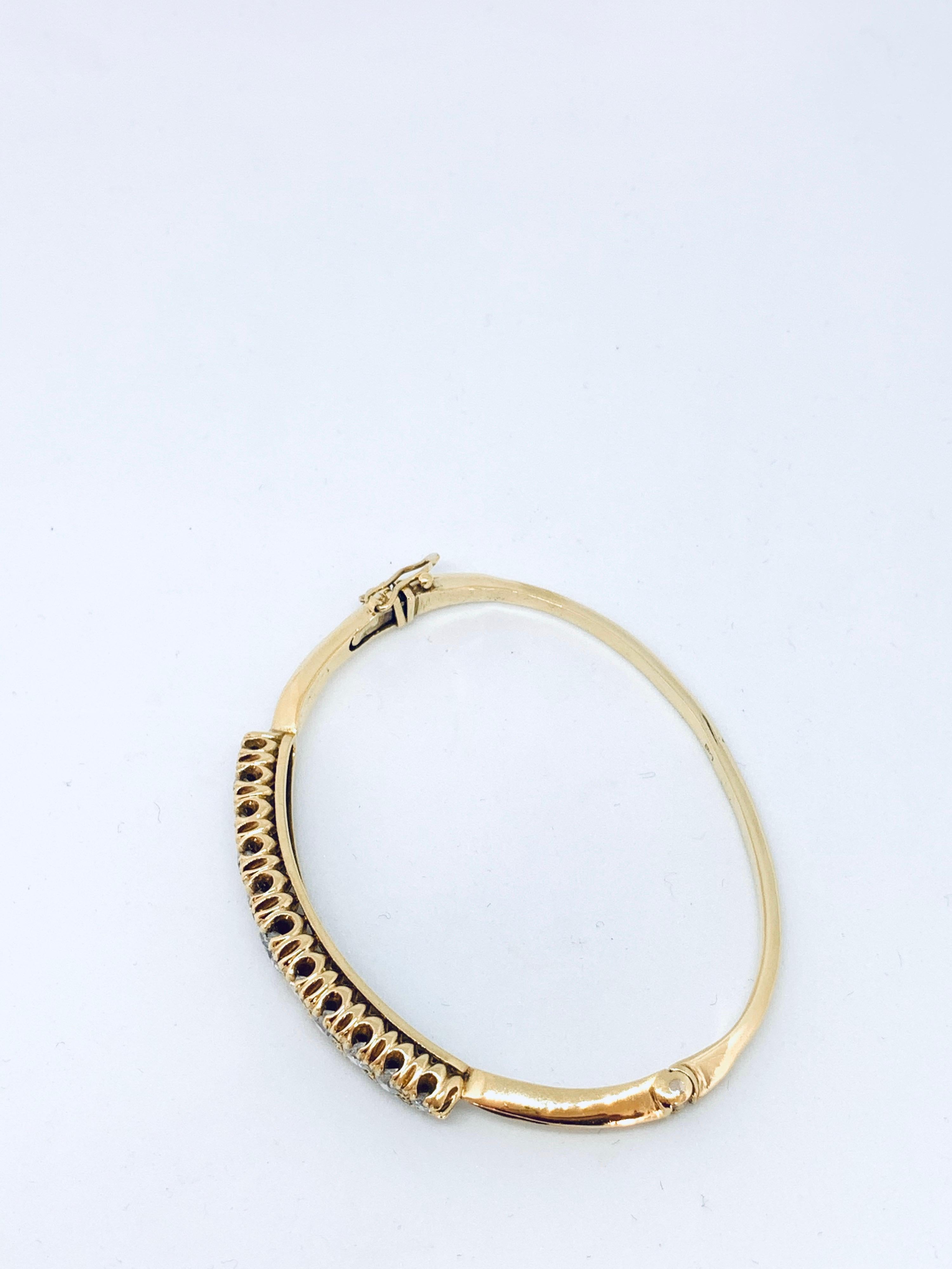 18 Carat Yellow Gold Vicytorian Style Hinged Diamond Set Bangle In Excellent Condition In Glasgow, Glasgow