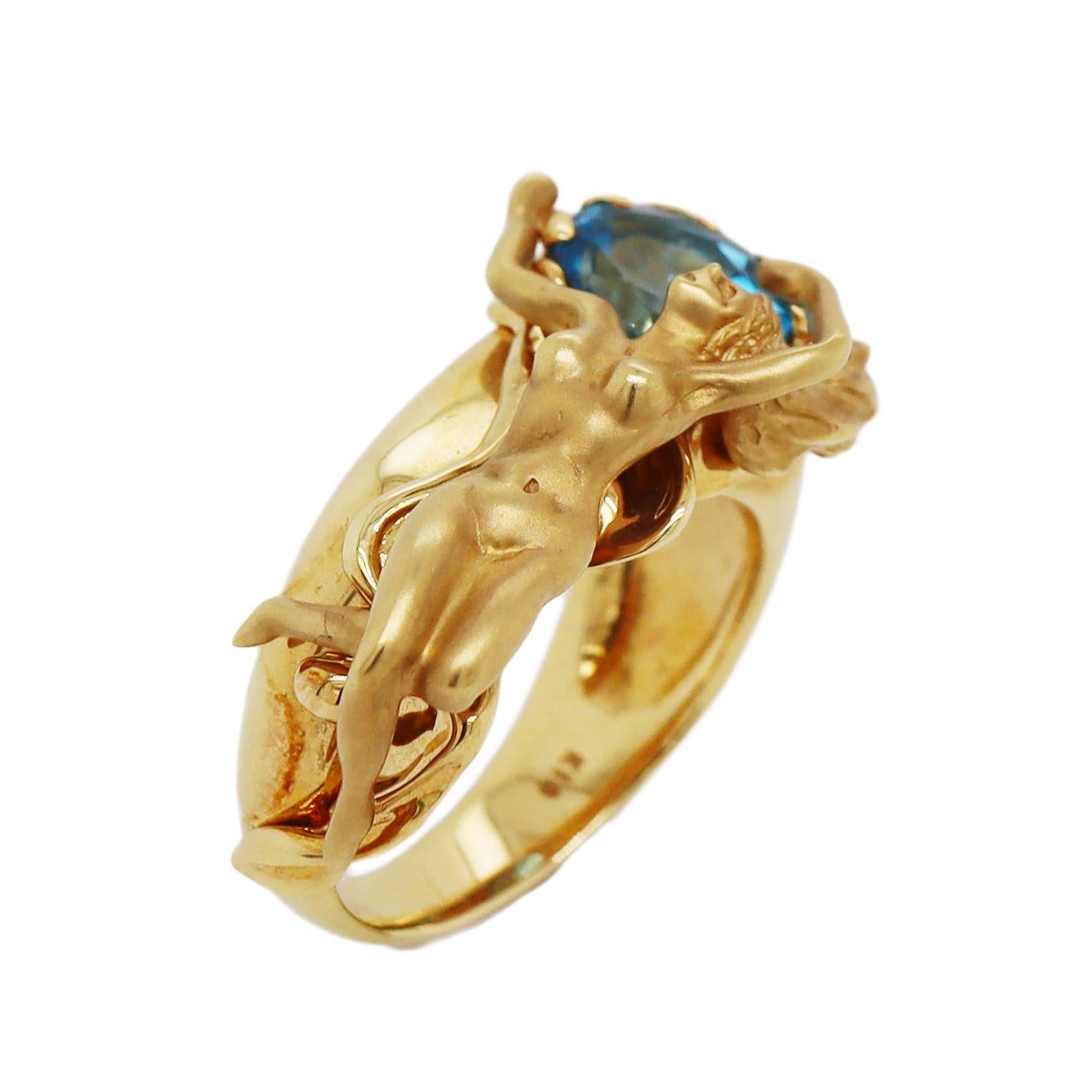 18 Karat Gelbgold Vintage Nackte Dame mit Topas Cocktail Ring

Dieser Vintage-Cocktailring aus 18-karätigem Gelbgold zeigt eine nackte Dame, die anmutig einen leuchtend blauen Topas hält. Die Figur des nackten Mädchens dient als einzigartiges und
