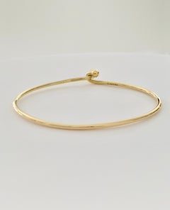 18 Carat Yellow Gold Wire Bangle Bezel Set with a 0.25 Carat Round Emerald