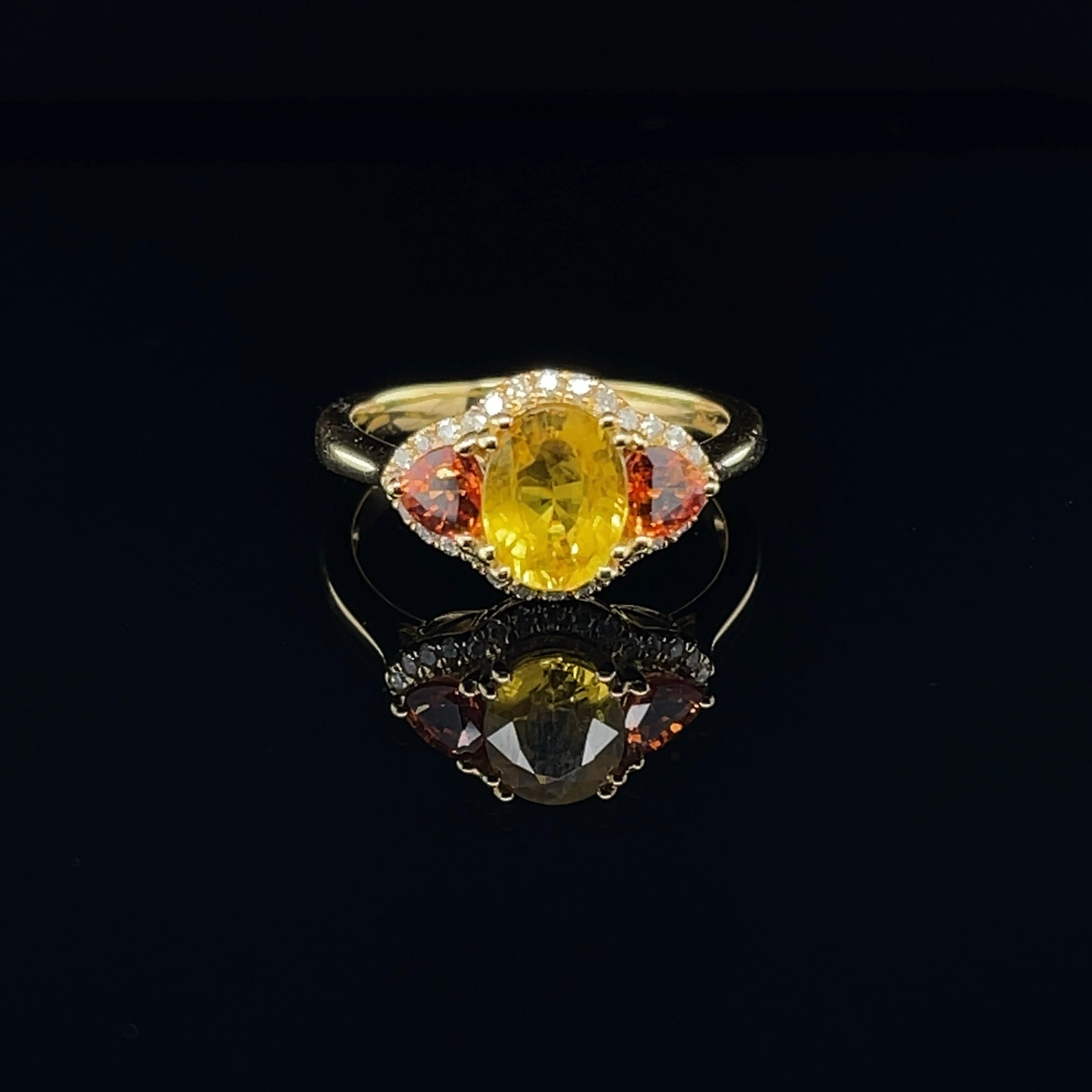 Bague en or jaune 18 carats avec saphirs jaunes et orange et diamants