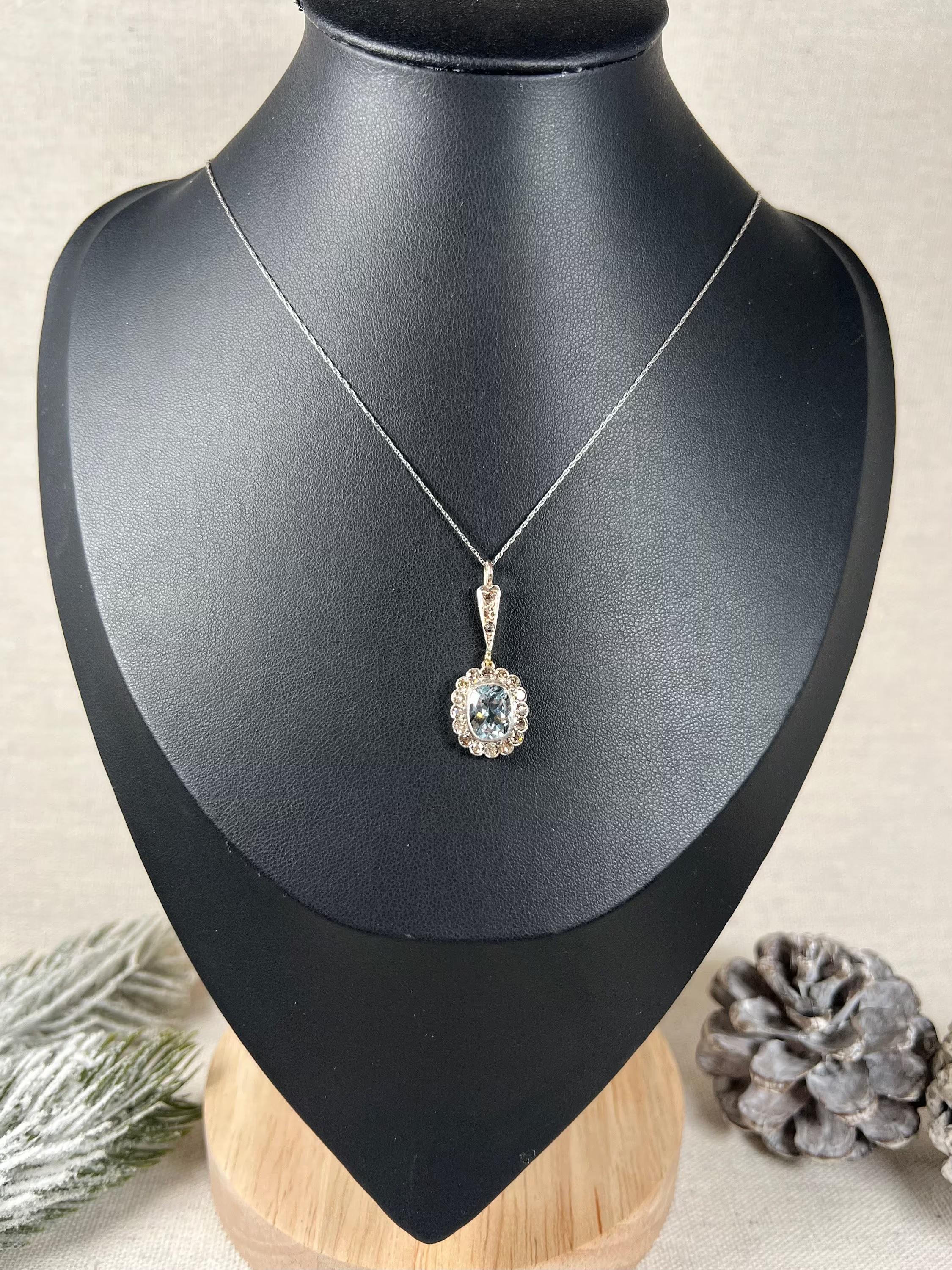 18ct Yellow & White Gold, 1930s Aquamarine Diamond Cluster Pendant Necklace For Sale 5